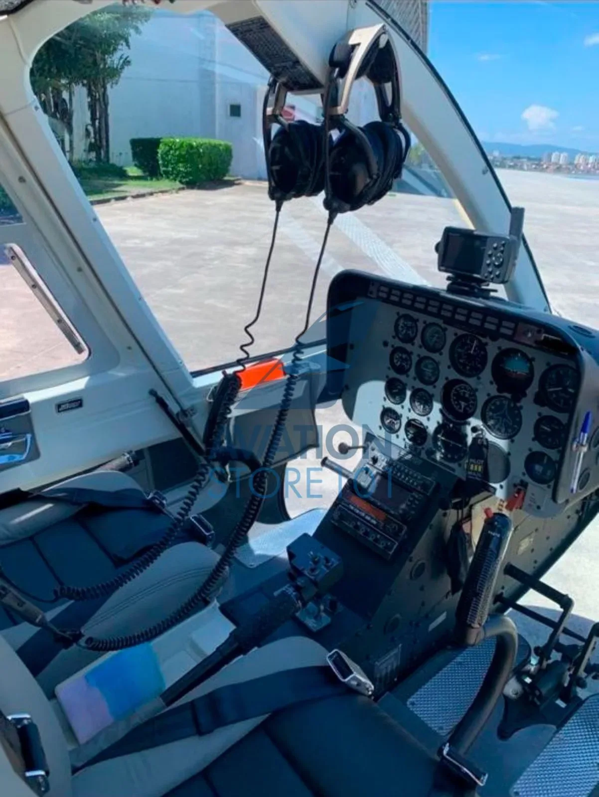 Cockpit and instrument panel of a 1994 Bell 206B Jet Ranger III.