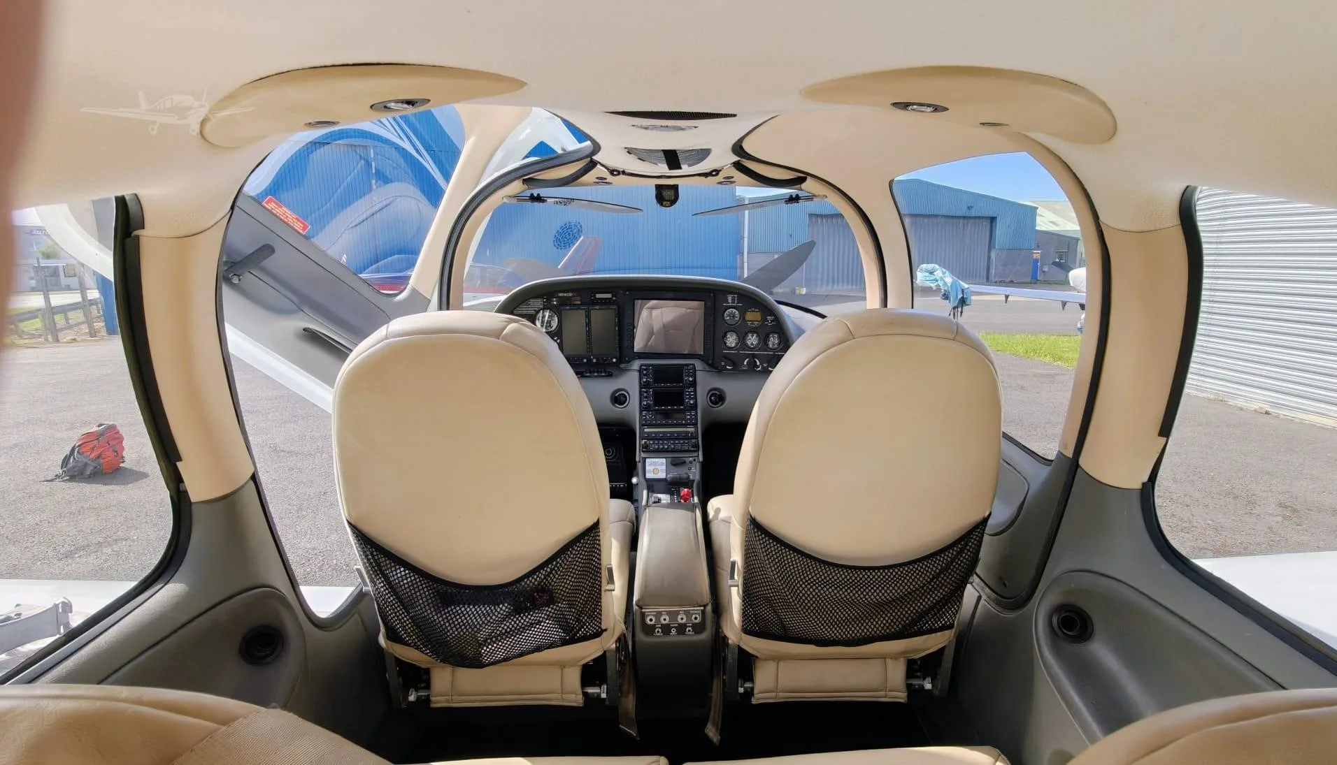 Cabin interior of a 2002 CIRRUS SR22.