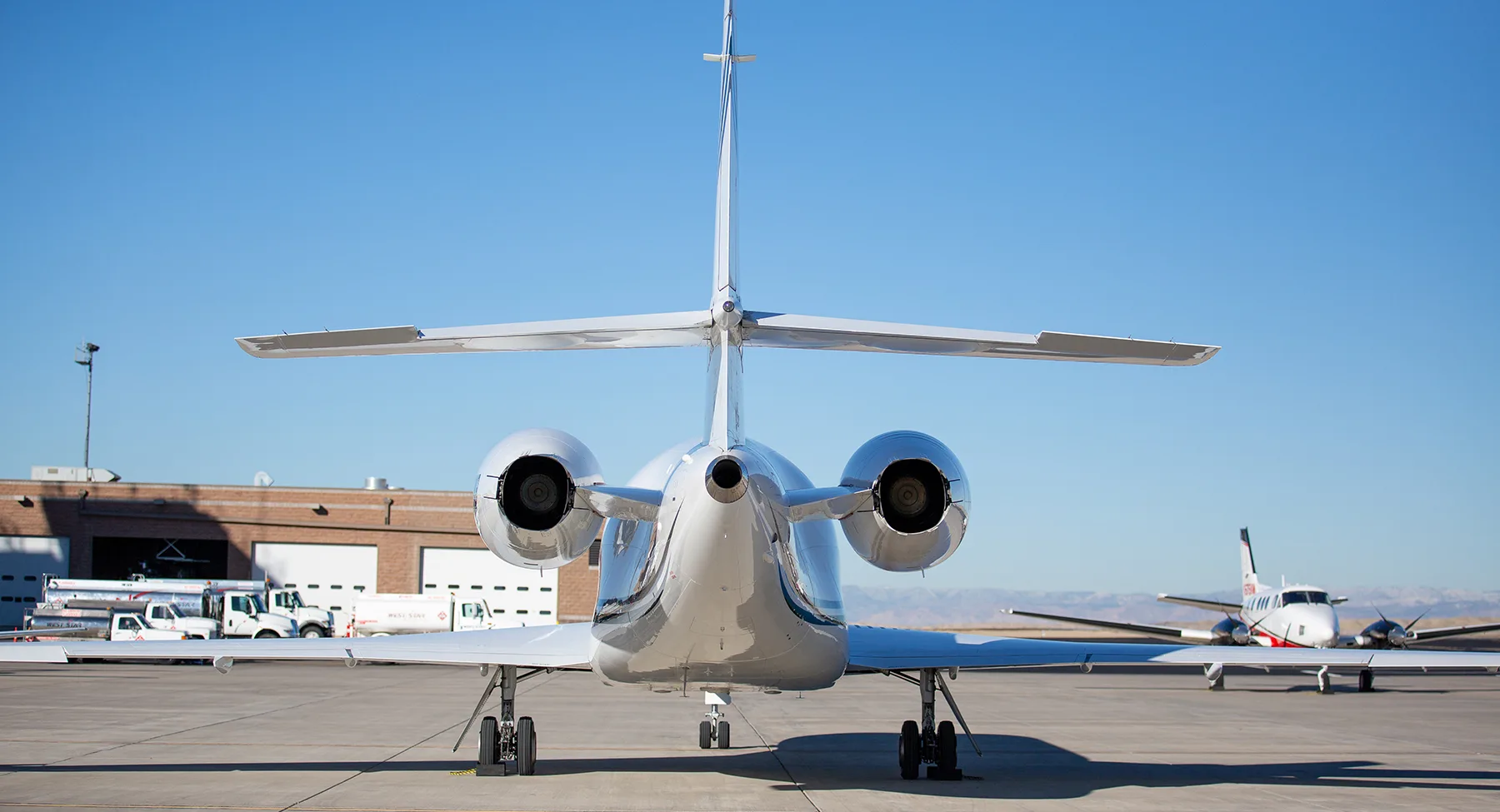 Exterior view of a 2008 Hawker 400XP, N975BD.