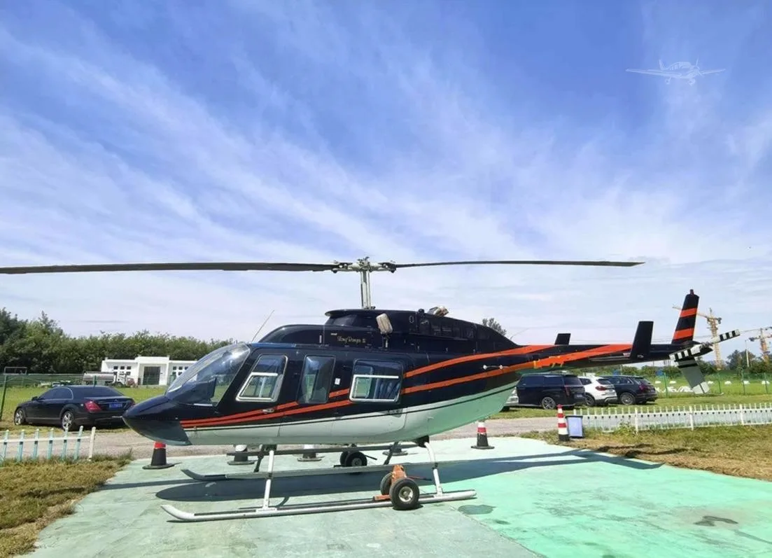 Cockpit and instrument panel of a 2008 BELL 206L-4.