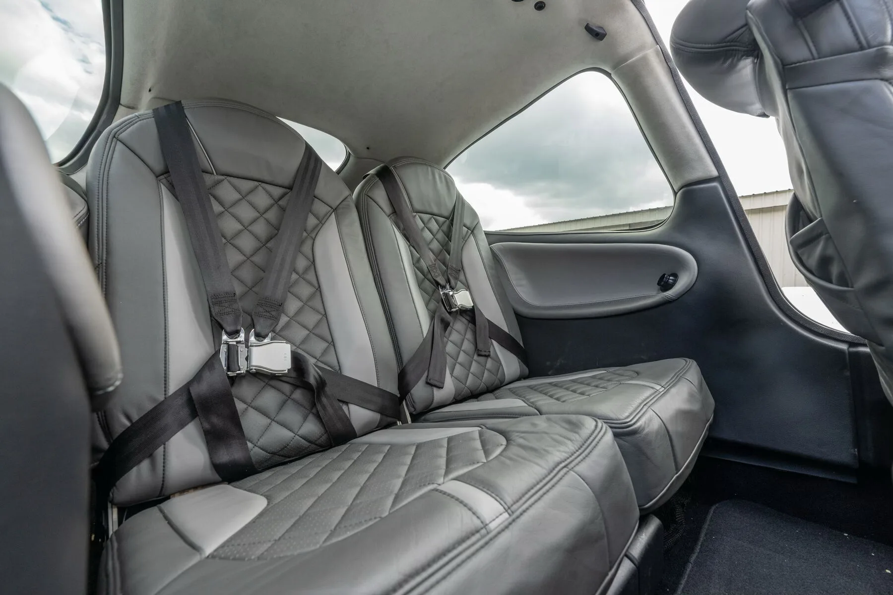 Cabin interior of a Cirrus SR22-G2 GTS.