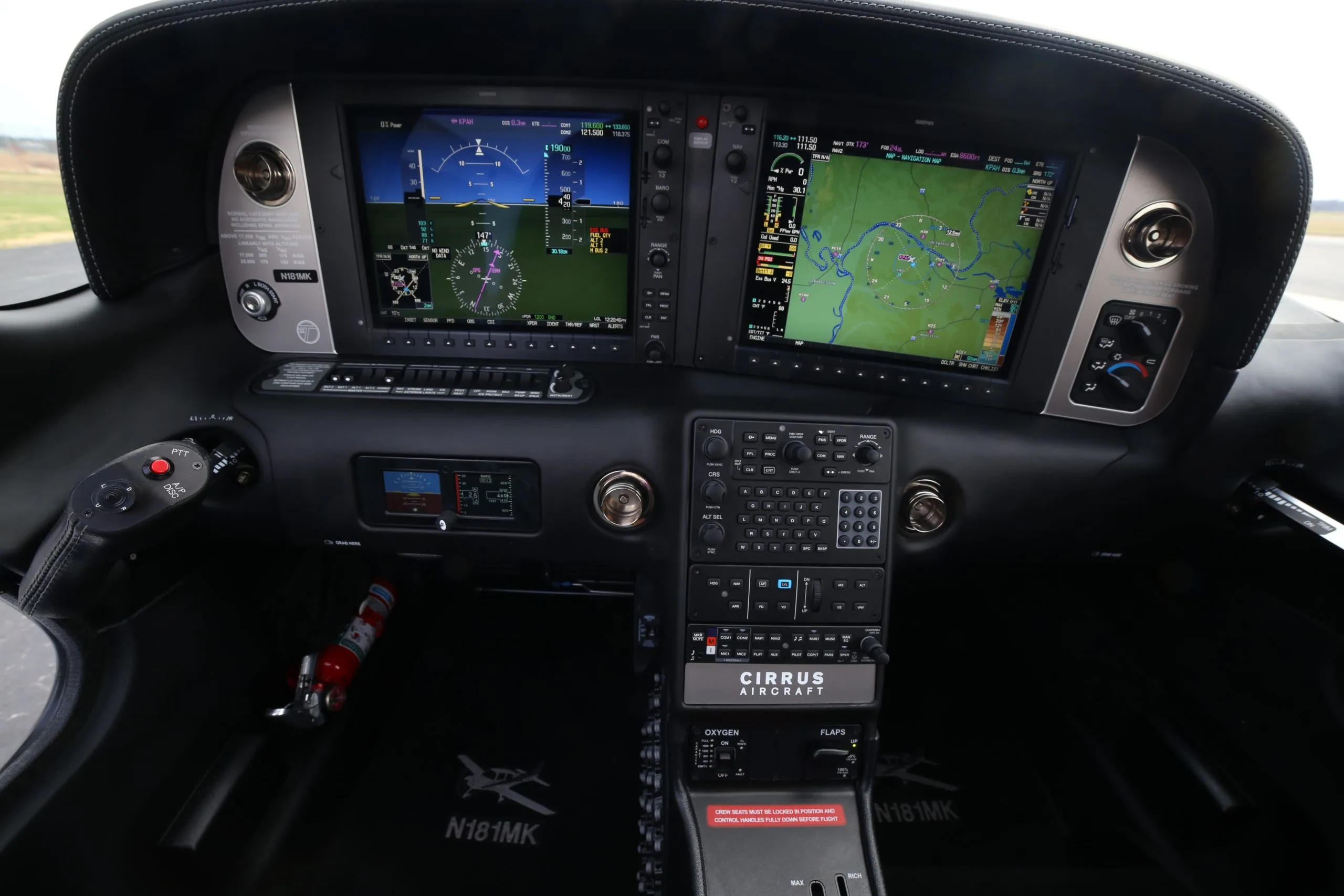 Cockpit and instrument panel of a 2015 Cirrus SR22 G5 TURBO.