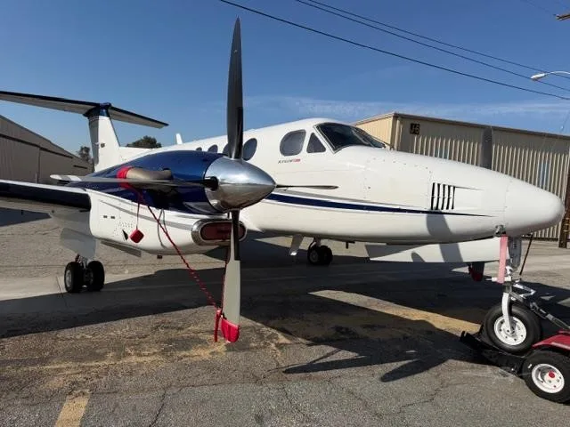 Exterior view of a 2007 BEECHCRAFT KING AIR 350, N350TD.