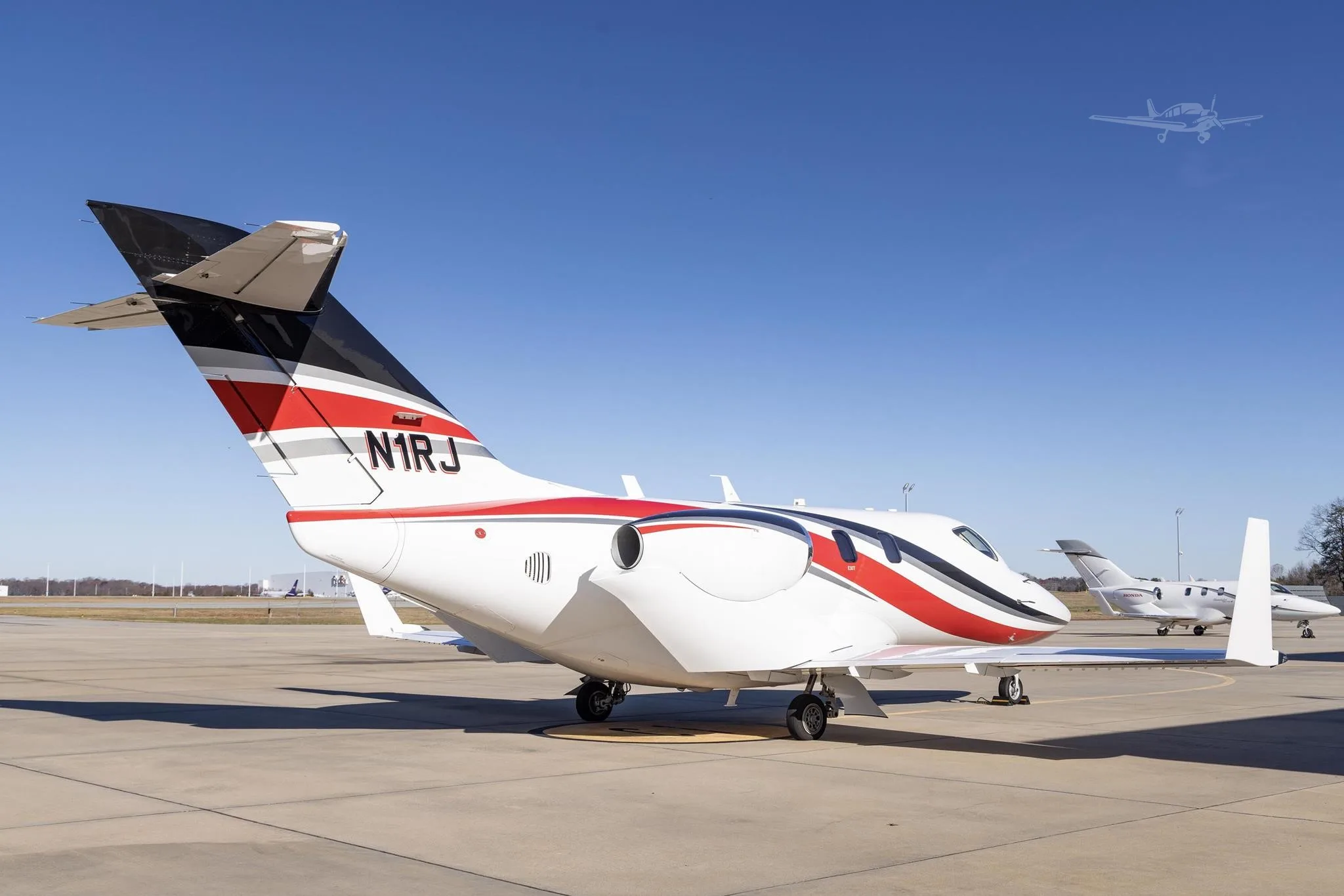 Exterior view of a 2018 HONDA JET APMG, N1RJ.