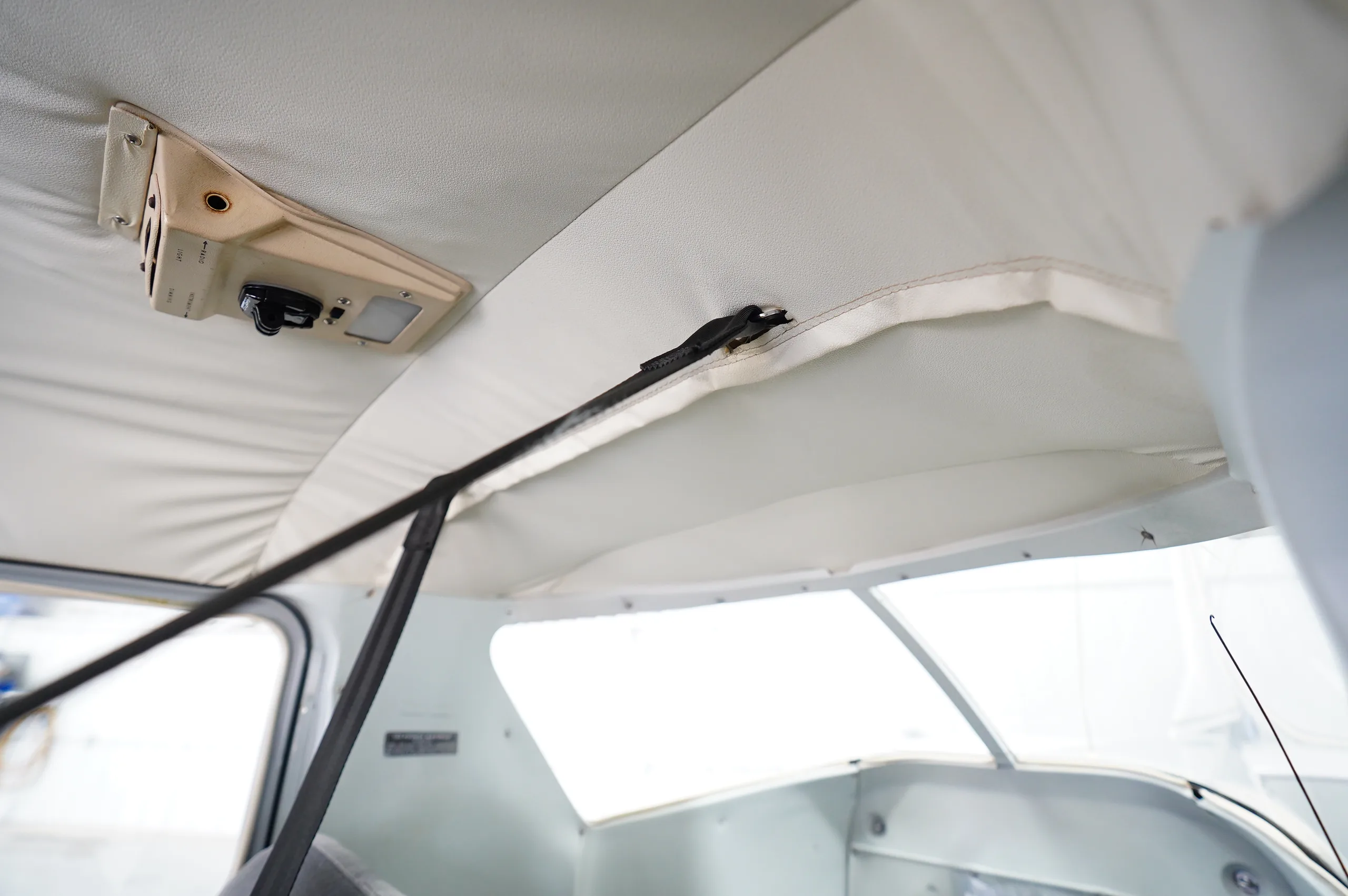 Cabin interior of a Cessna 150F.