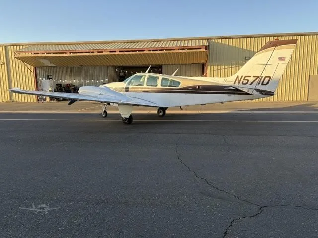 Exterior view of a 1975 BEECHCRAFT E55 BARON, N571D.