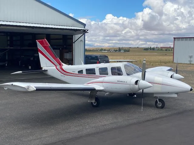 Exterior view of a 1978 Piper Seneca II PA-34-200T, N31799.