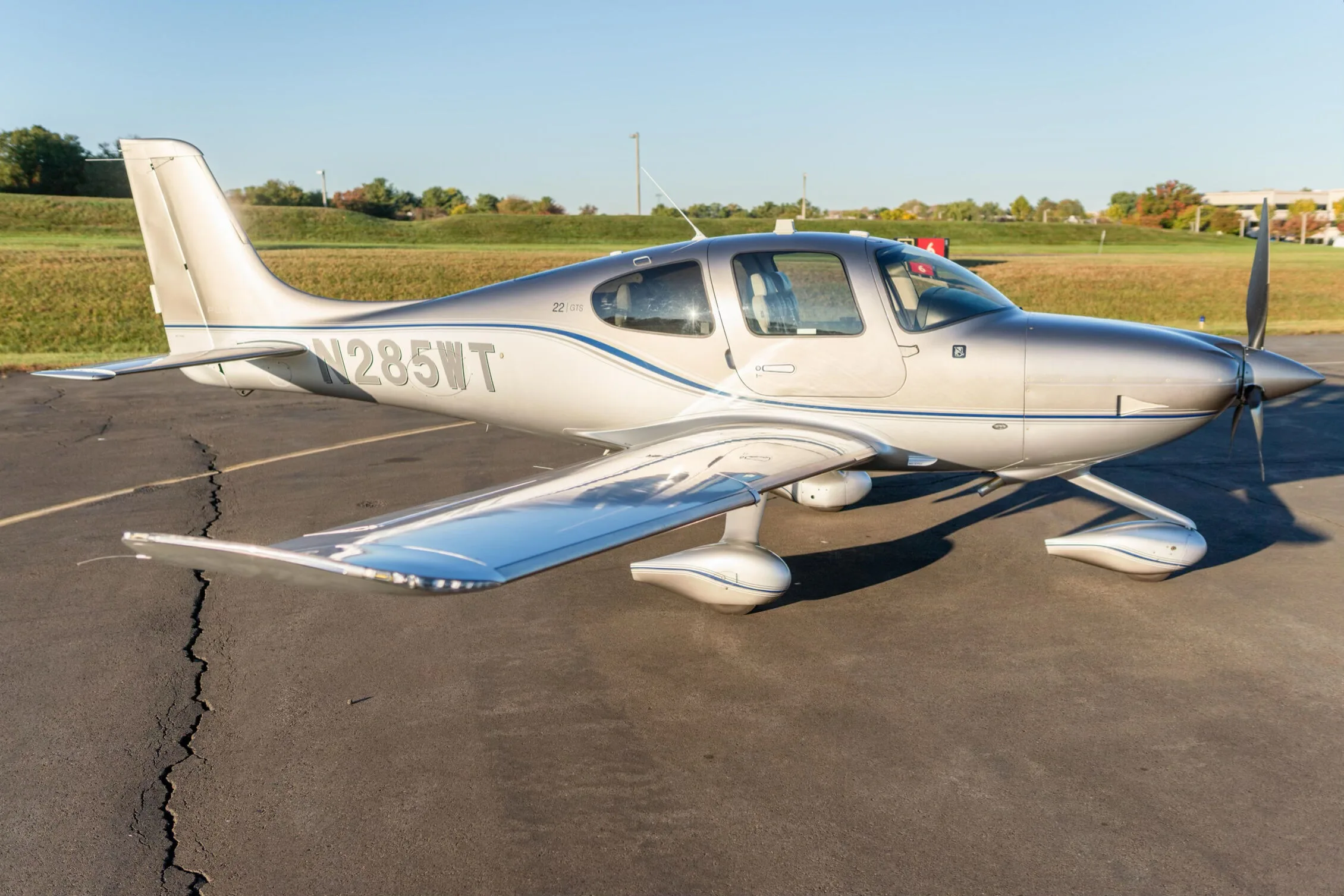 Exterior view of a 2019 Cirrus SR22-G6 GTS, N285WT.