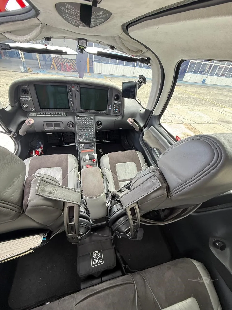 Avionics suite of a 2020 CIRRUS SR22-G6 TURBO.