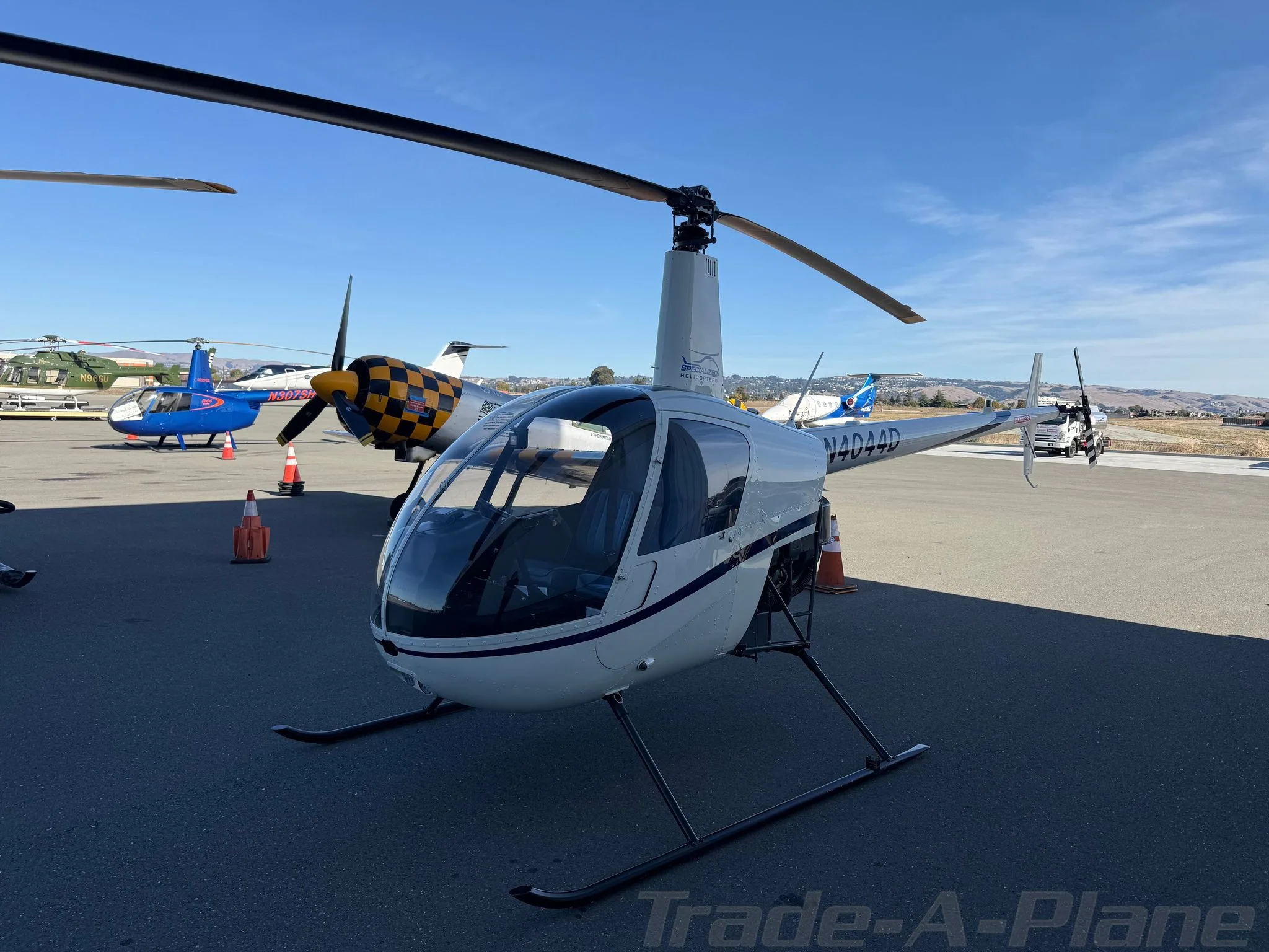 Exterior view of a 1990 ROBINSON R22 BETA II, N4044D.