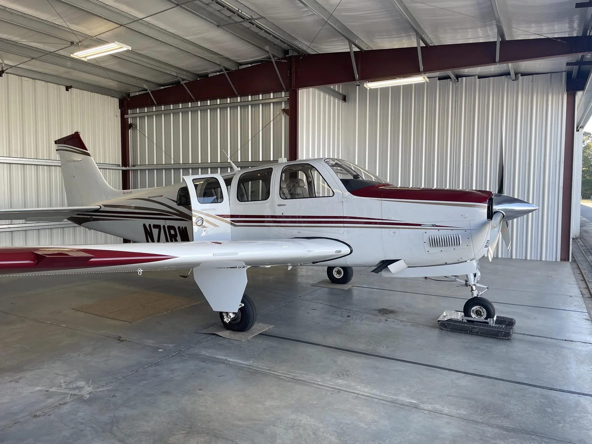 Exterior view of a 2016 BEECHCRAFT G36 BONANZA, N71RW.