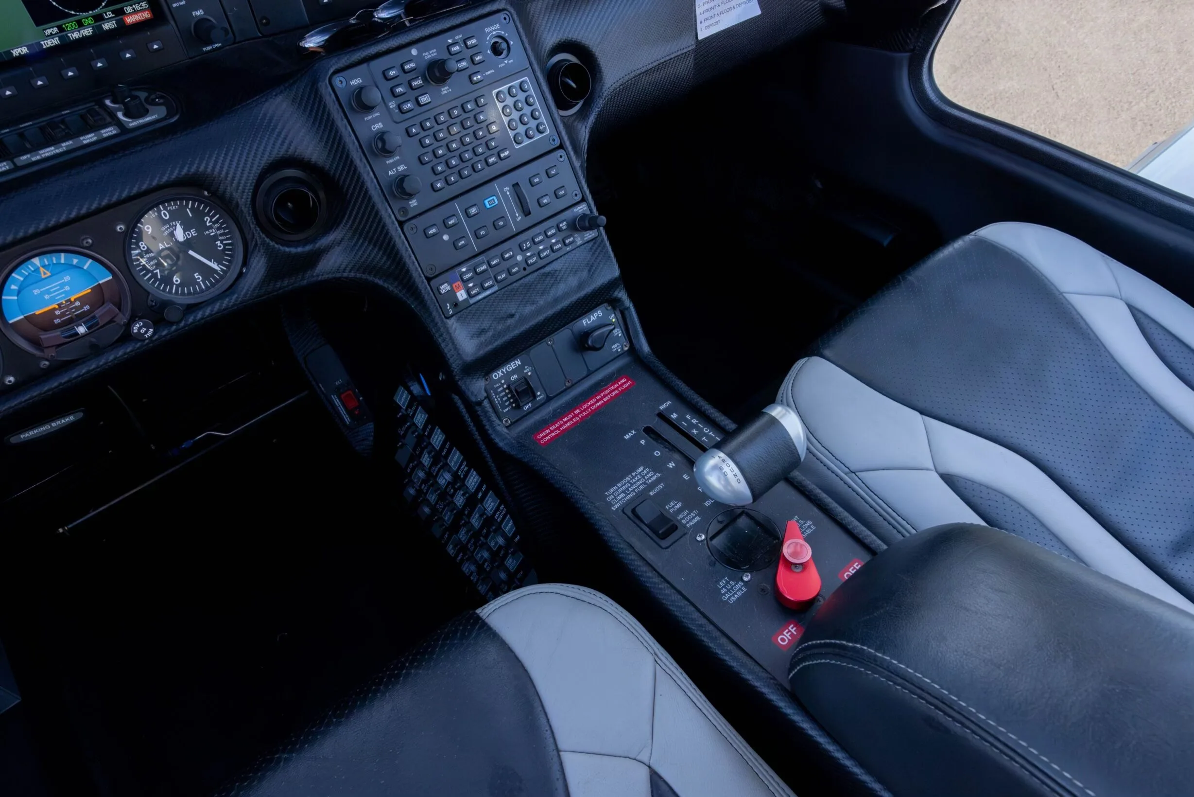 Cockpit and instrument panel of a Cirrus.