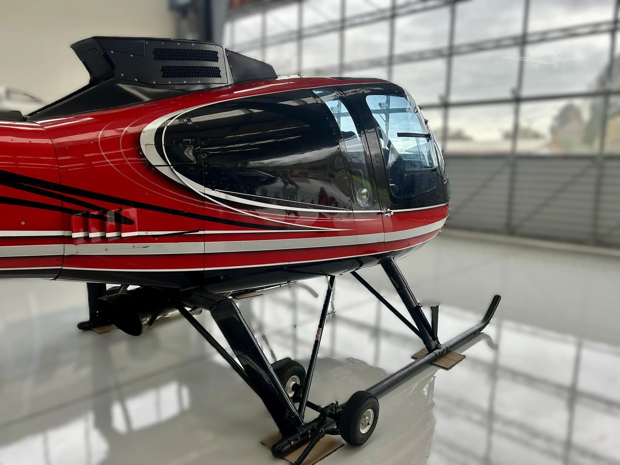 Exterior view of a 2006 ENSTROM 480B TURBINE.
