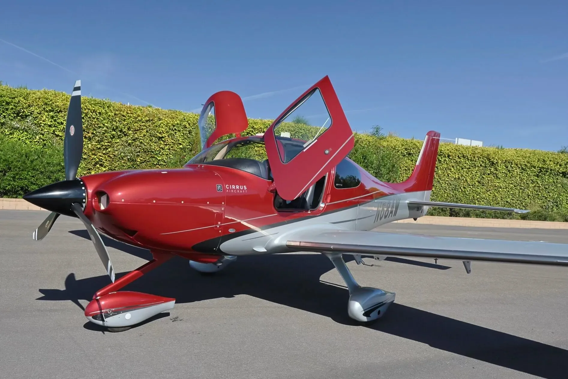 Exterior view of a 2008 Cirrus SR22.