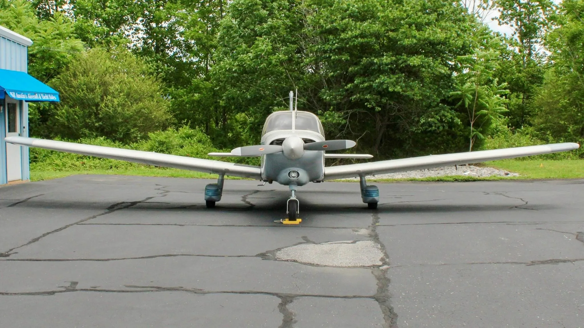 Exterior view of a 1979 PIPER TURBO DAKOTA, N2854X.