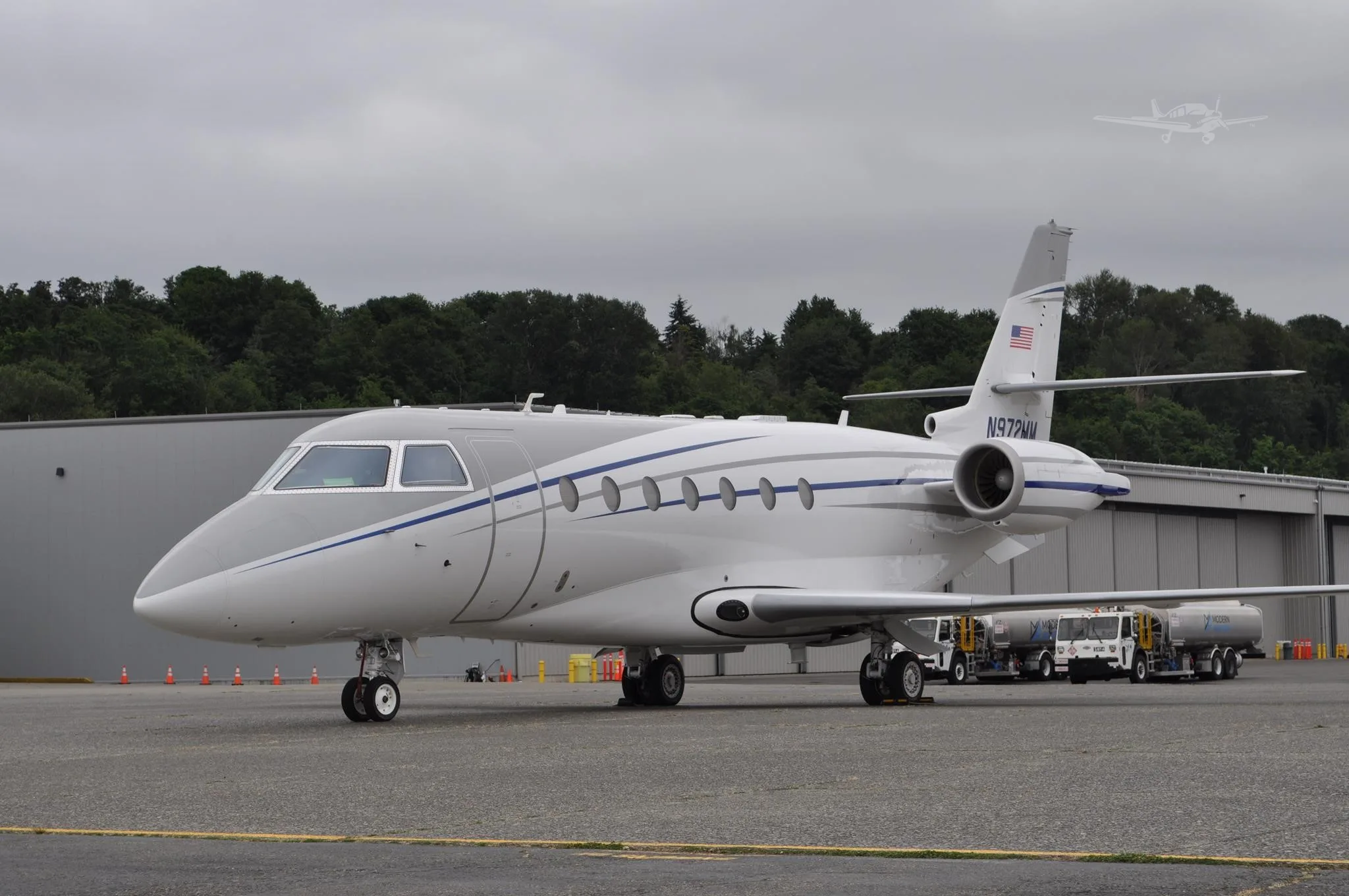 Exterior view of a 2007 GULFSTREAM G200, N972MM.