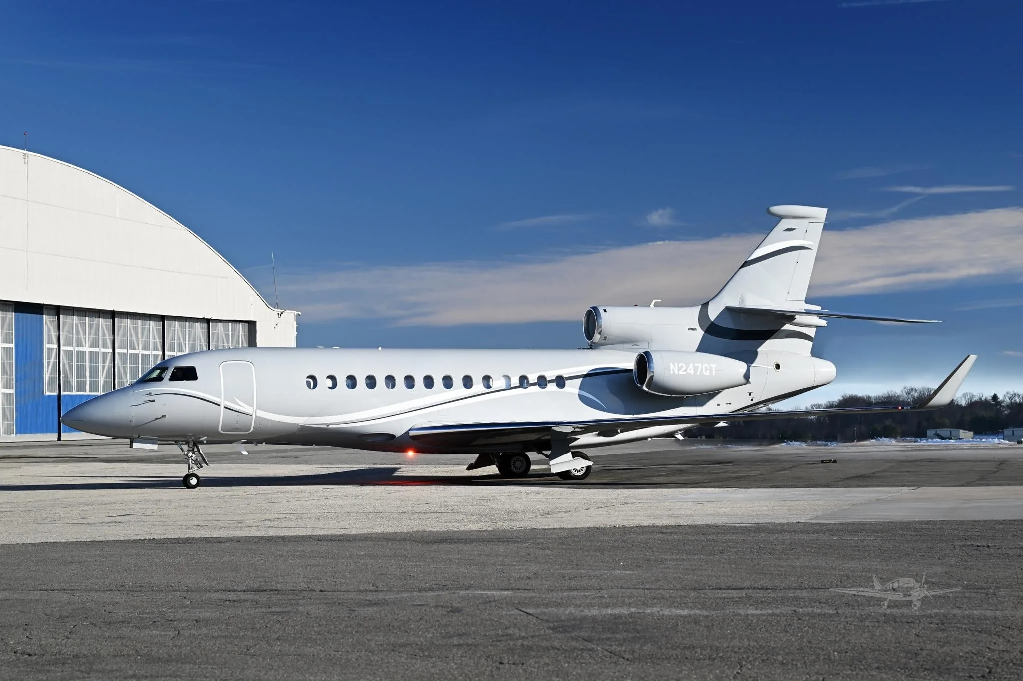 Exterior view of a 2007 DASSAULT FALCON 7X, N247GT.