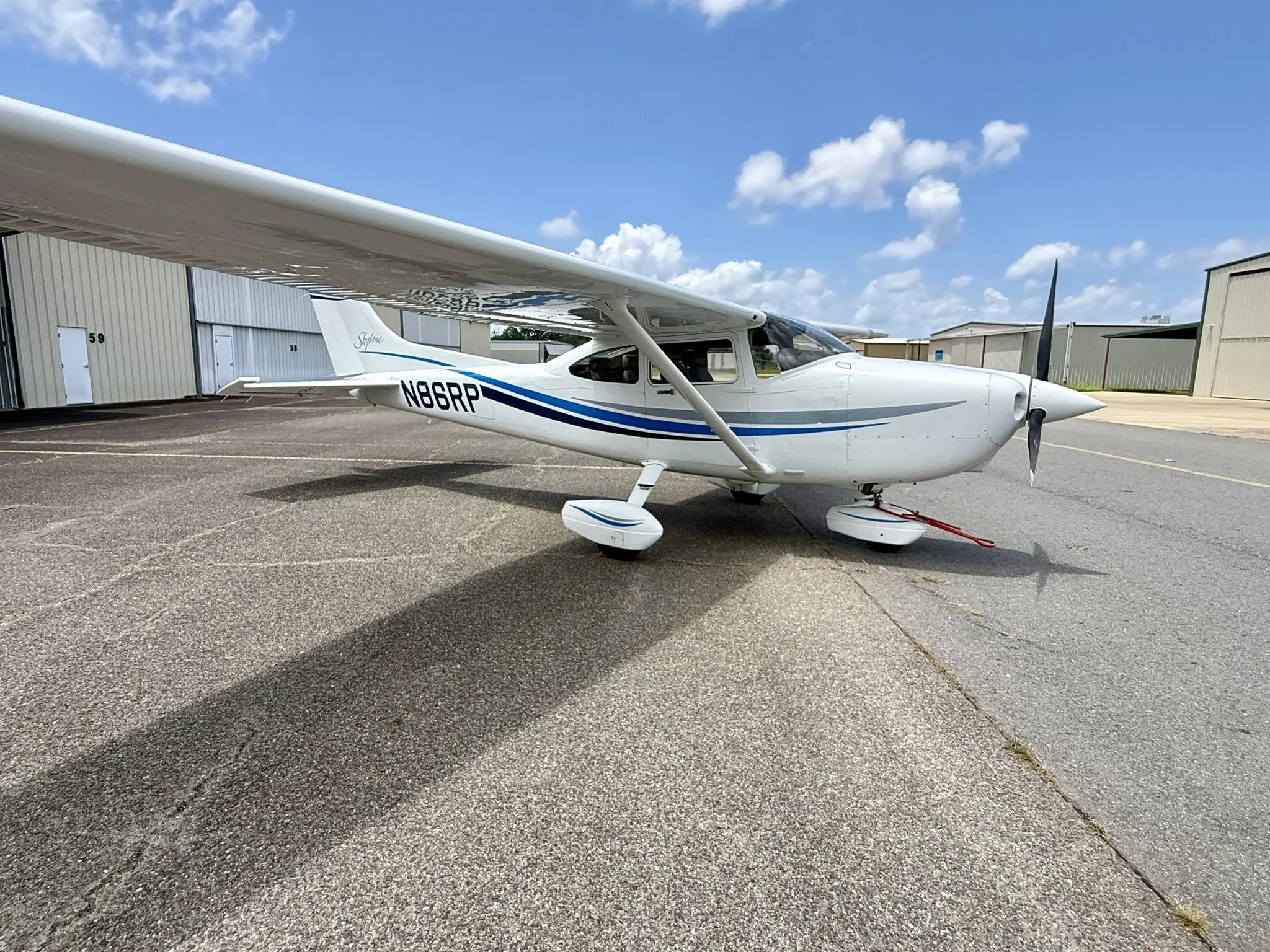 Exterior view of a 1999 CESSNA 182S SKYLANE, N86RP.