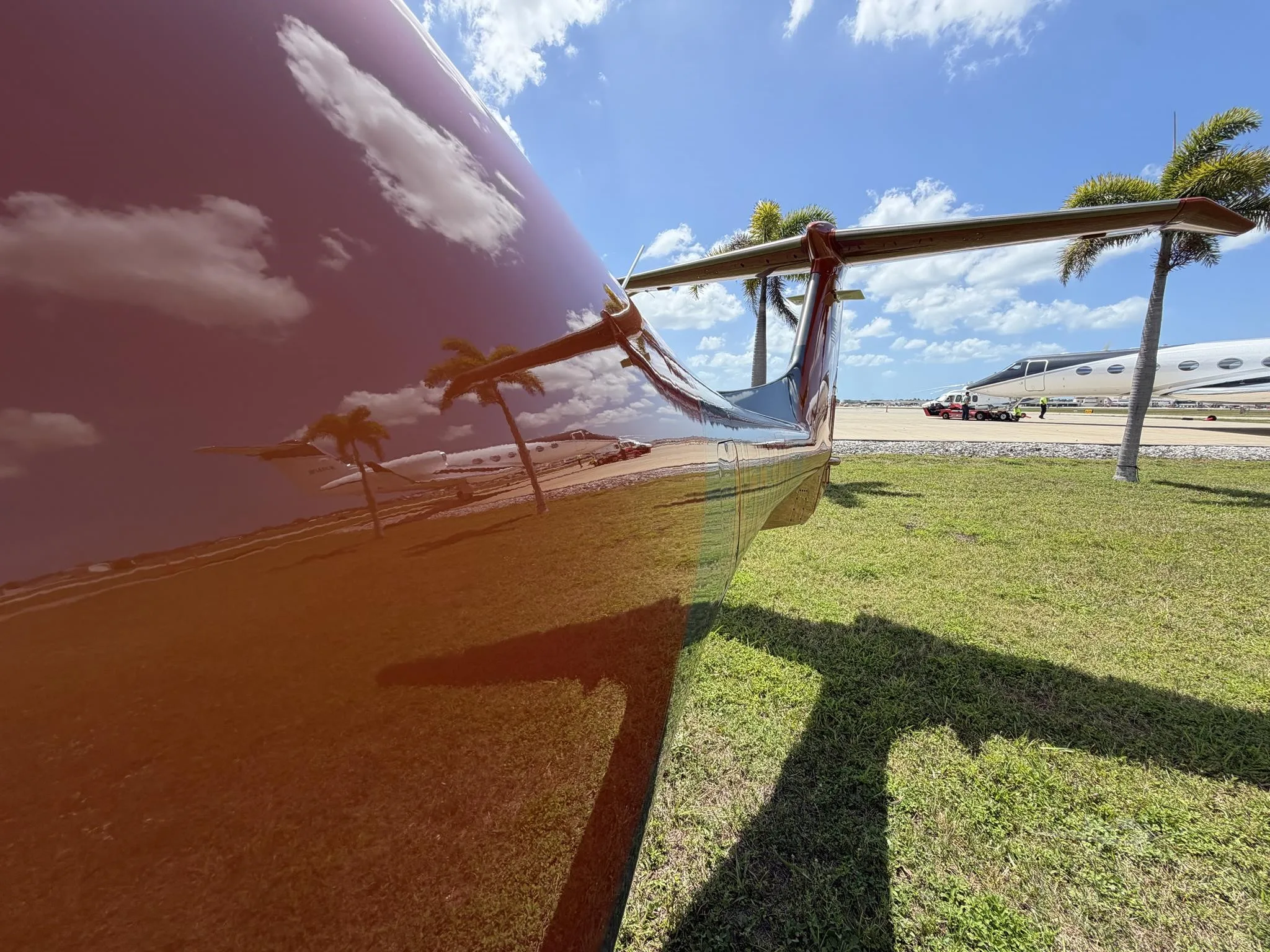 Exterior view of a 2024 DIAMOND DA50 RG, N553RG.
