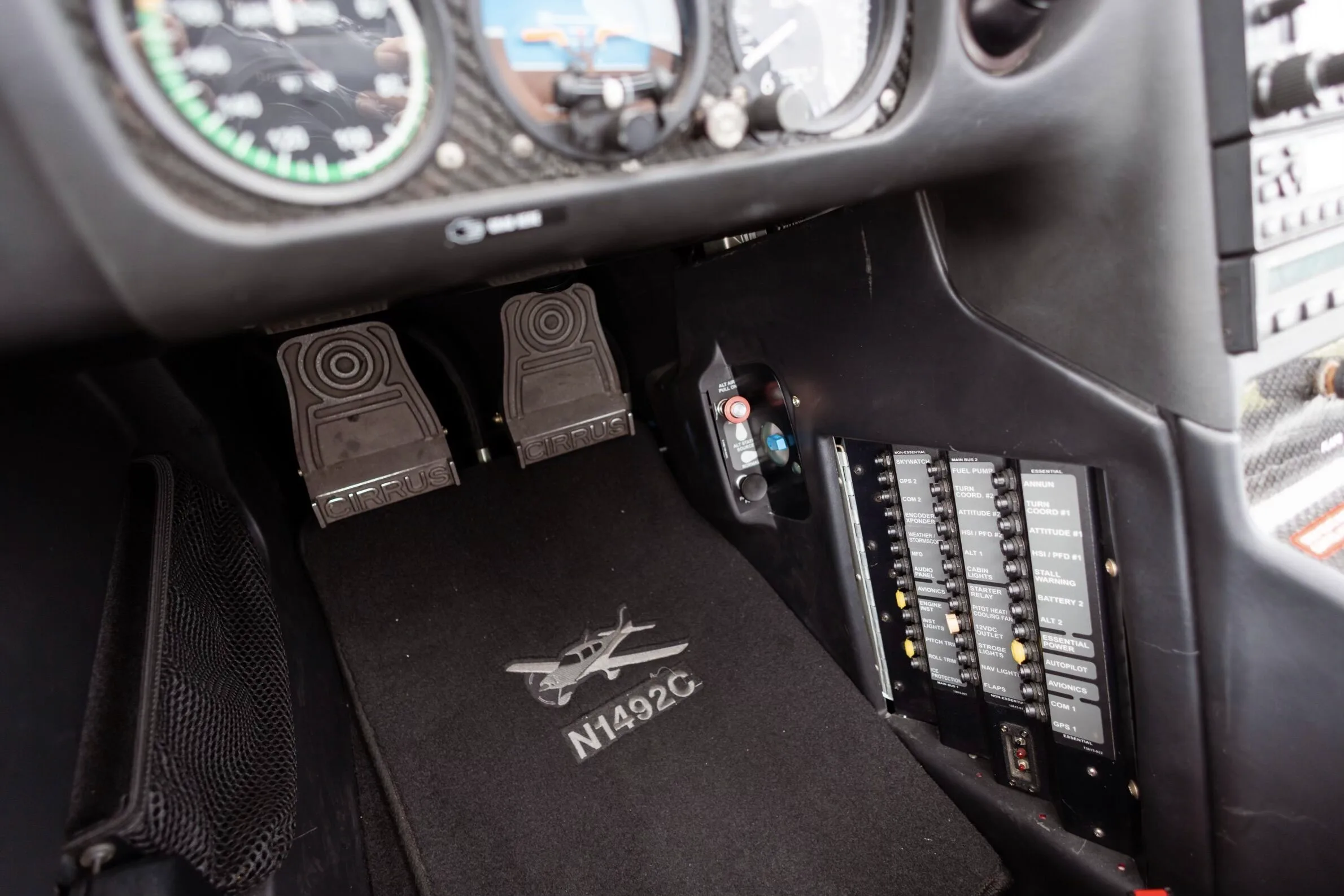 Avionics suite of a 2003 Cirrus SR22 G1.