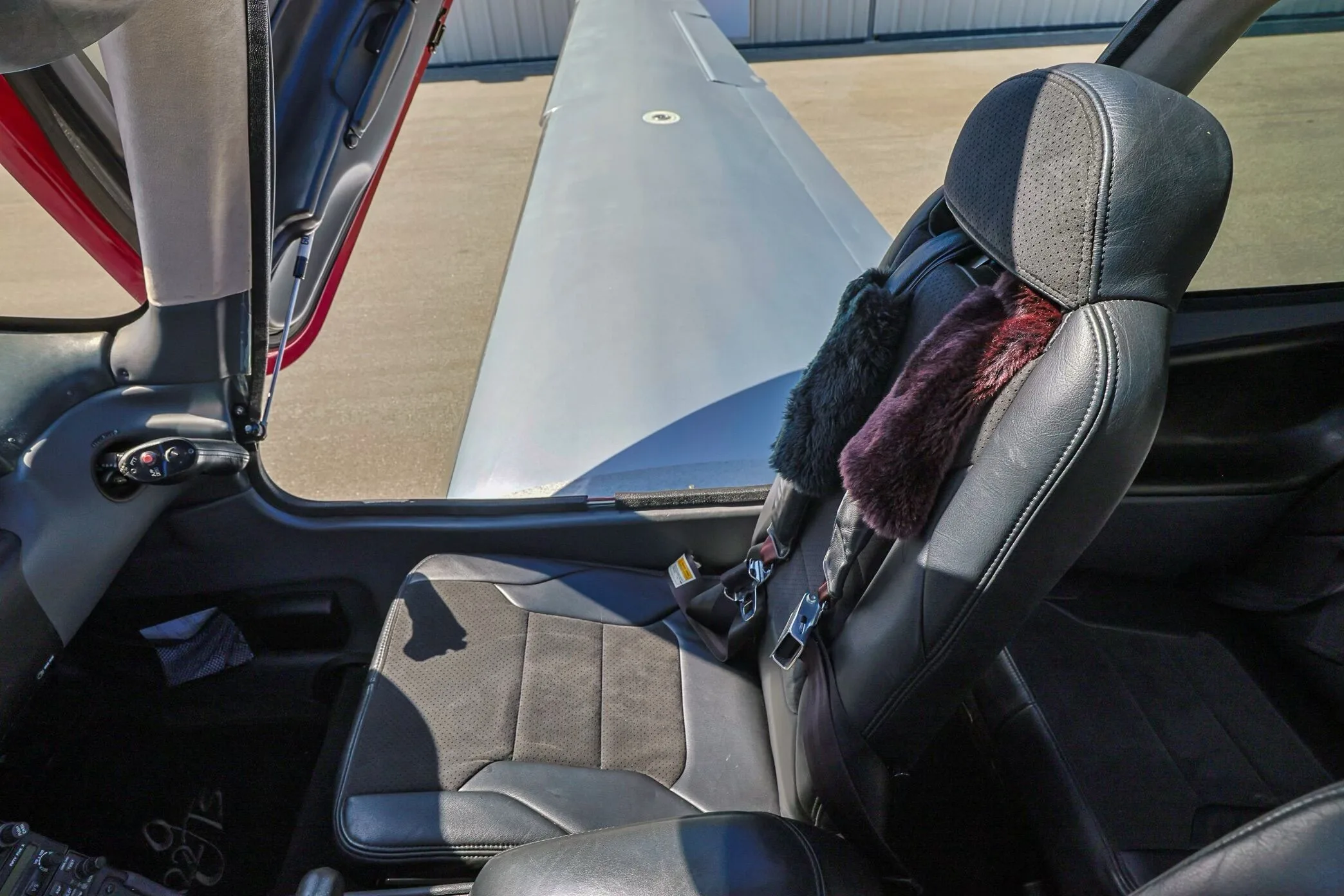 Cabin interior of a Cirrus N762CR SR22-G3 Turbo GTS - Aerista.