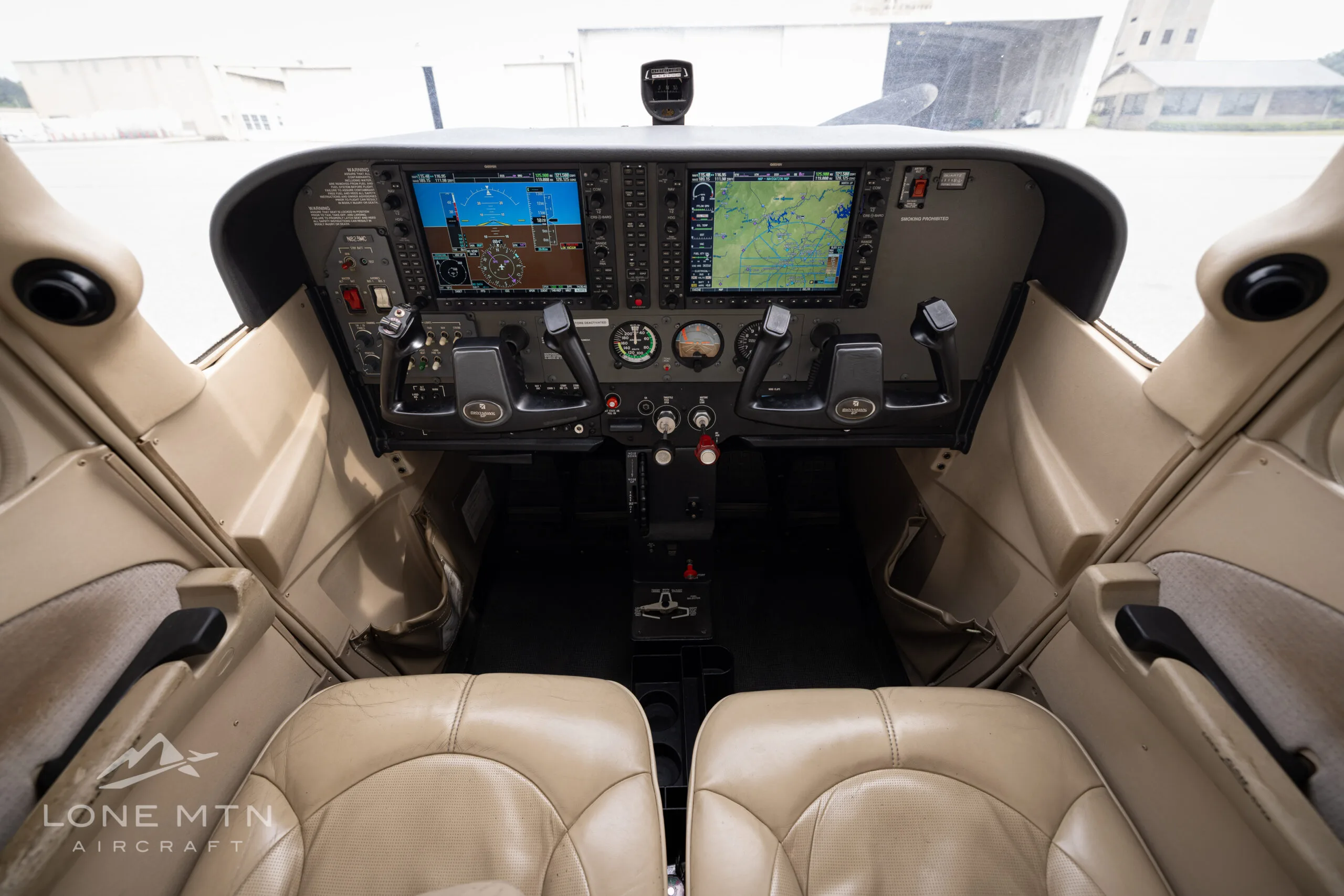Cockpit and instrument panel of a 2008 Cessna 172S.