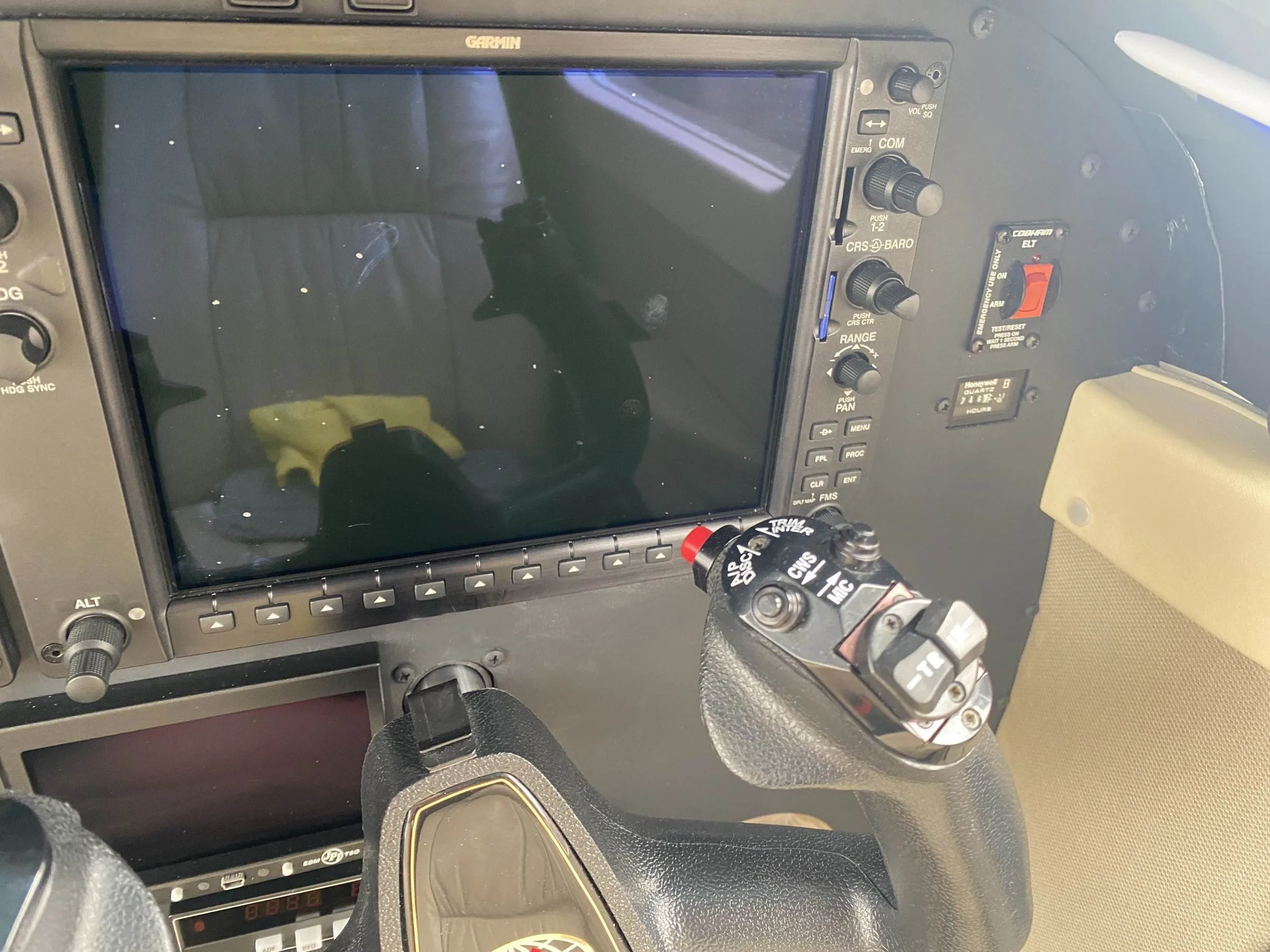 Avionics suite of a 2014 Piper PA-34-220T Seneca V.