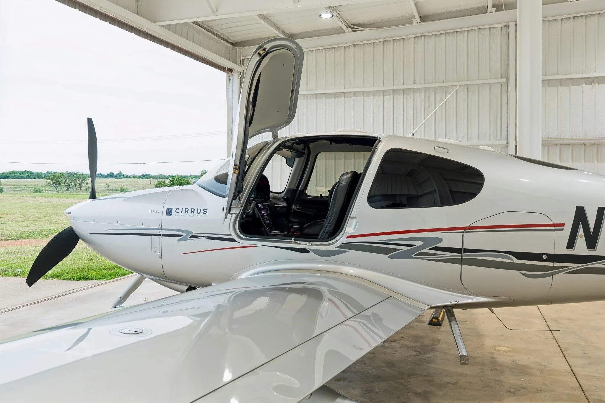 Exterior view of a 2007 CIRRUS SR22-G3 TURBO, N8765T.