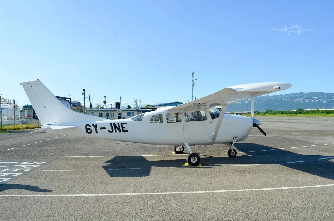 Exterior view of a 1967 CESSNA P206 SUPER SKYLANE, 6Y-JNE.