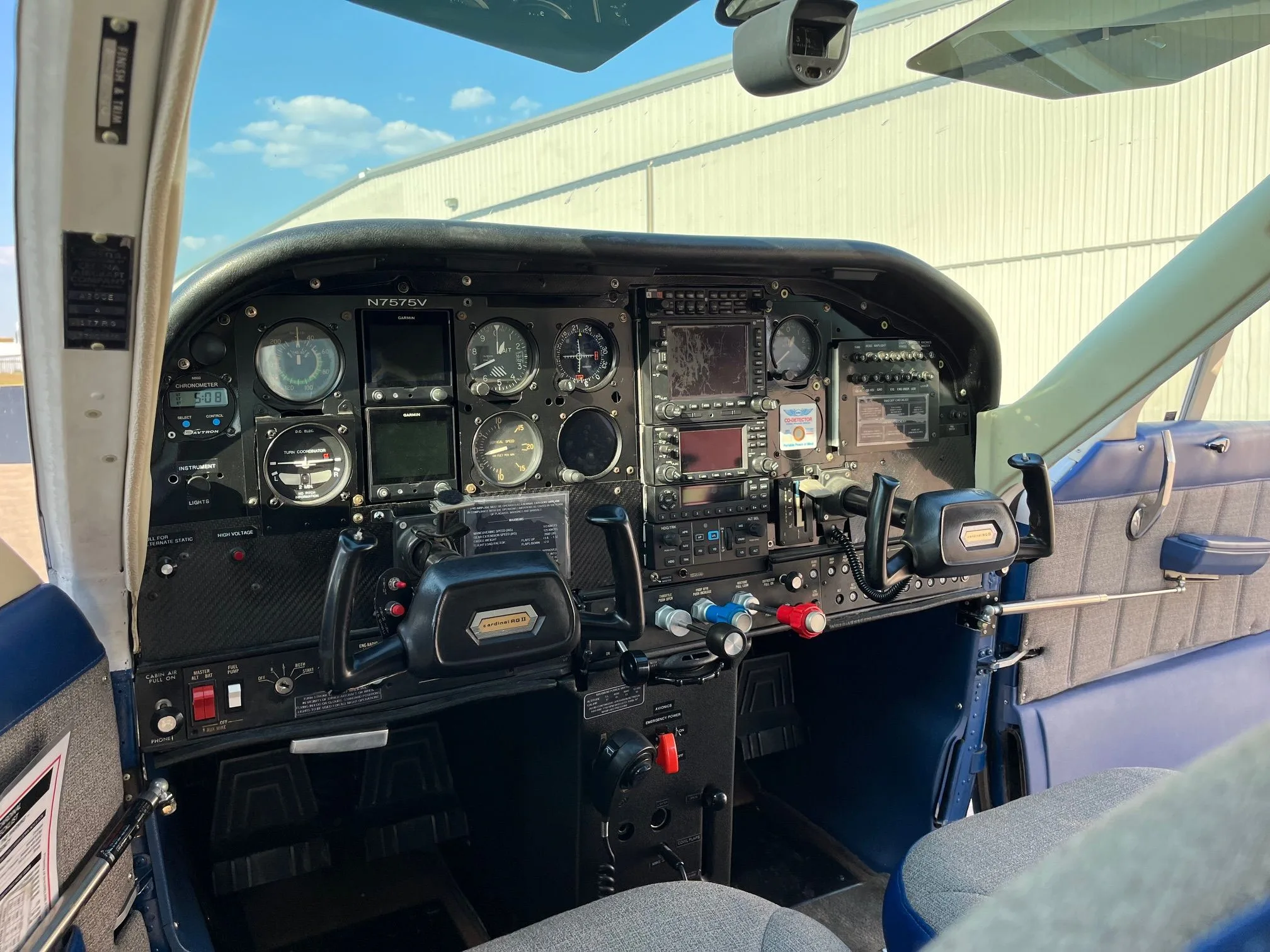 Cockpit and instrument panel of a 1976.