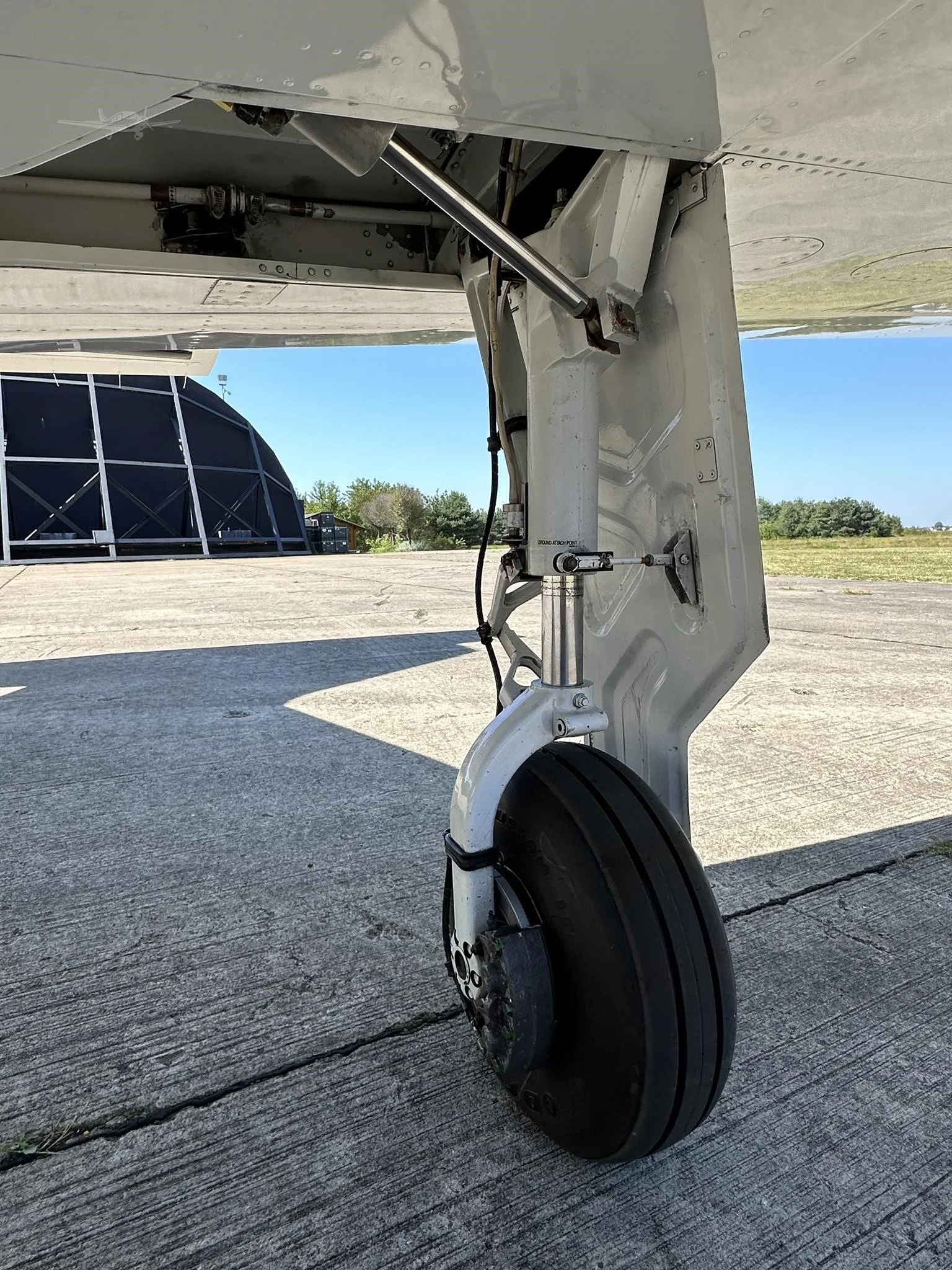 Exterior view of a 1998 PIPER JETPROP, D-EGAC.