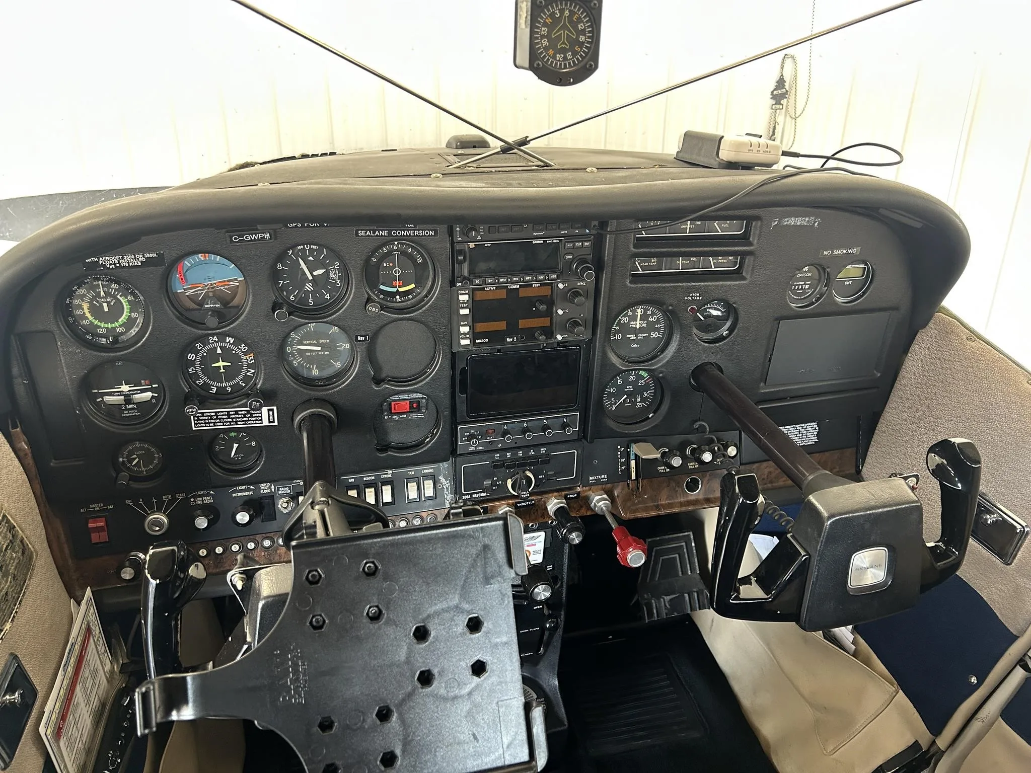 Cockpit and instrument panel of a 1976 CESSNA 182P SKYLANE.