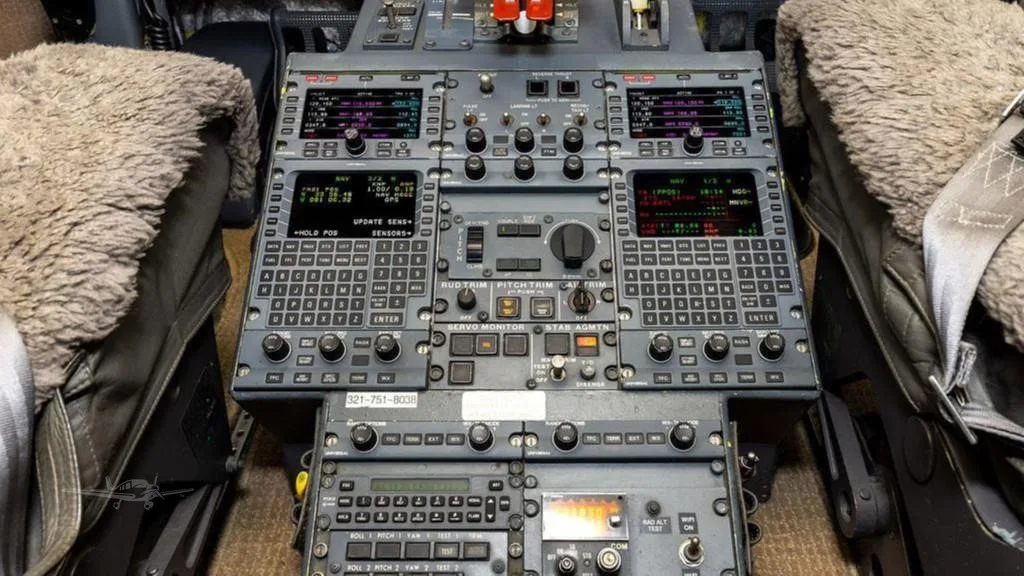Cockpit and instrument panel of a 1983 BOMBARDIER CHALLENGER 601-1A.