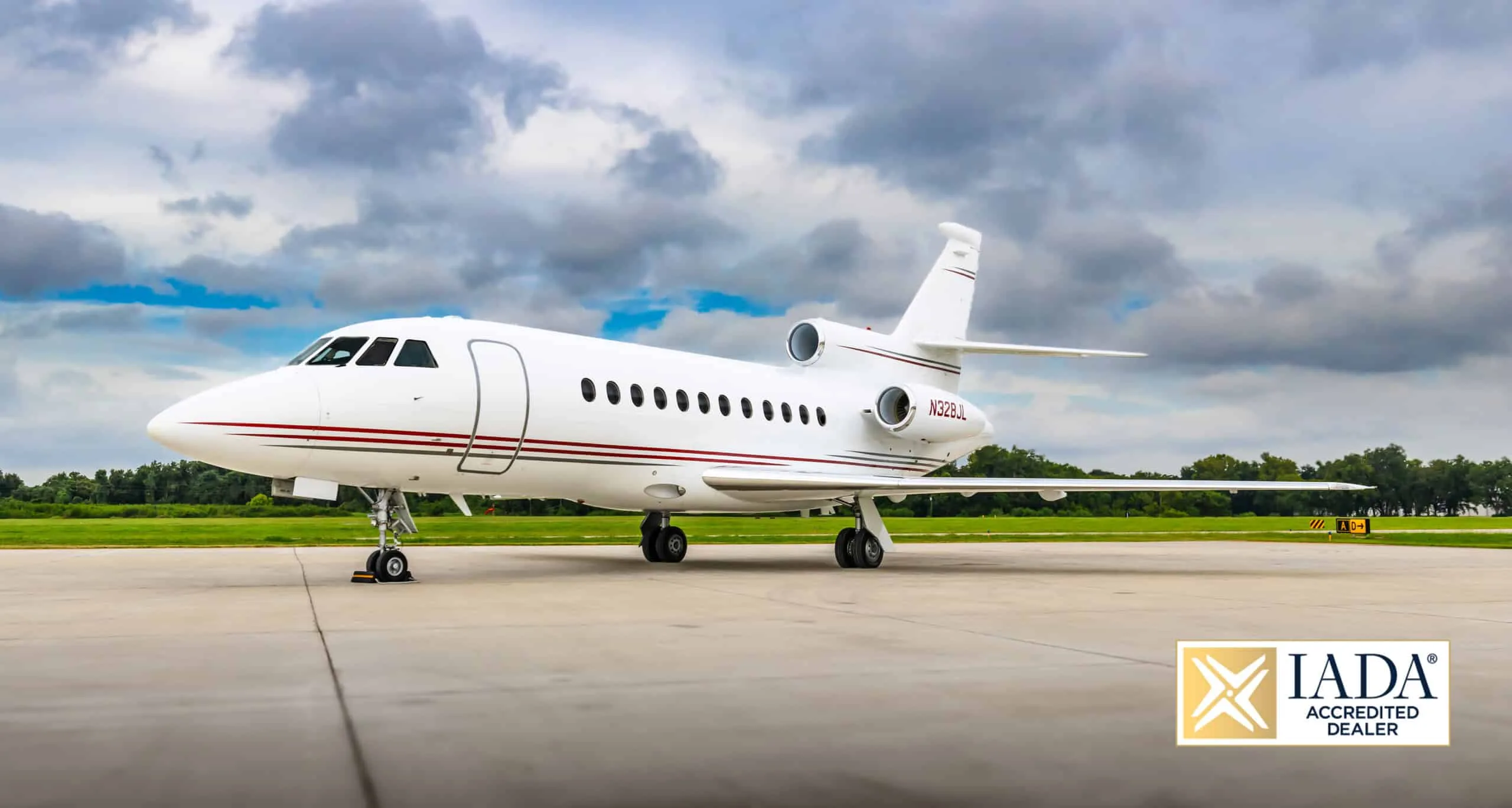 Exterior view of a 1996 Dassault FALCON 900B | Leviate Air Group.