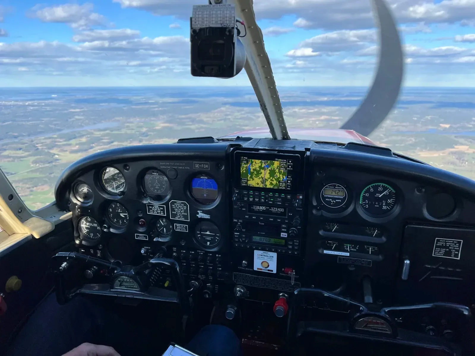 Cockpit and instrument panel of a 1967 Piper PA-28-140 Cherokee Cruiser.