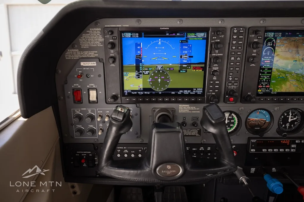 Cockpit and instrument panel of a 2005 Cessna 182T.