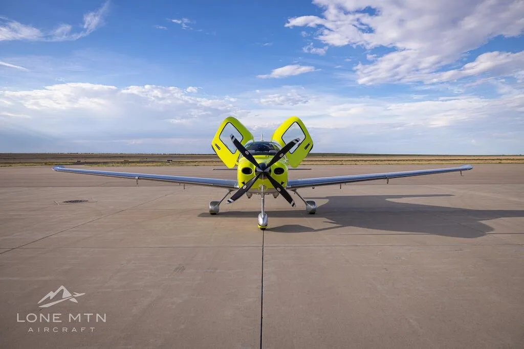 Exterior view of a 2024 Cirrus SR22T G7.