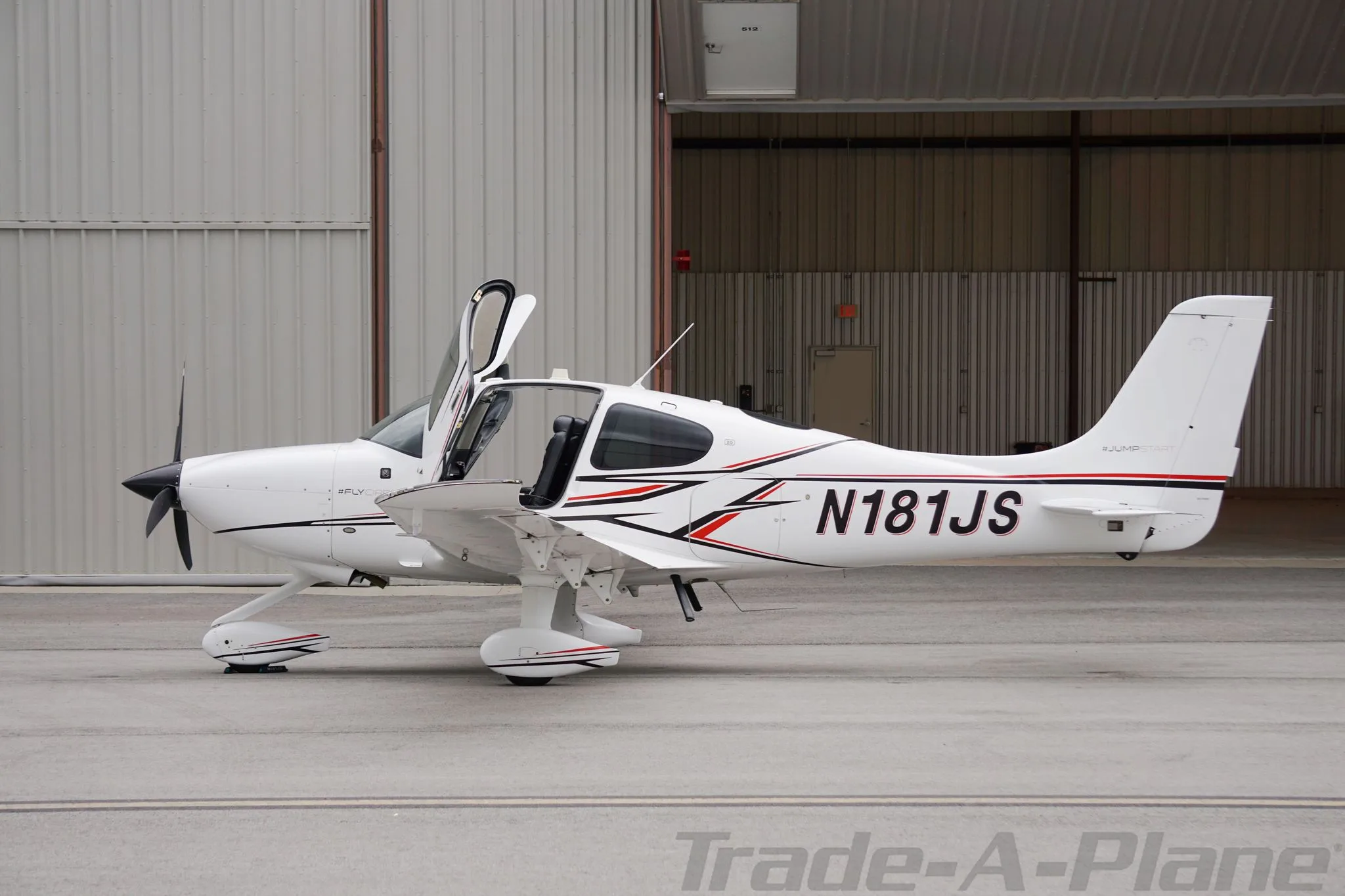 Exterior view of a 2023 CIRRUS SR20-G6, N181JS.