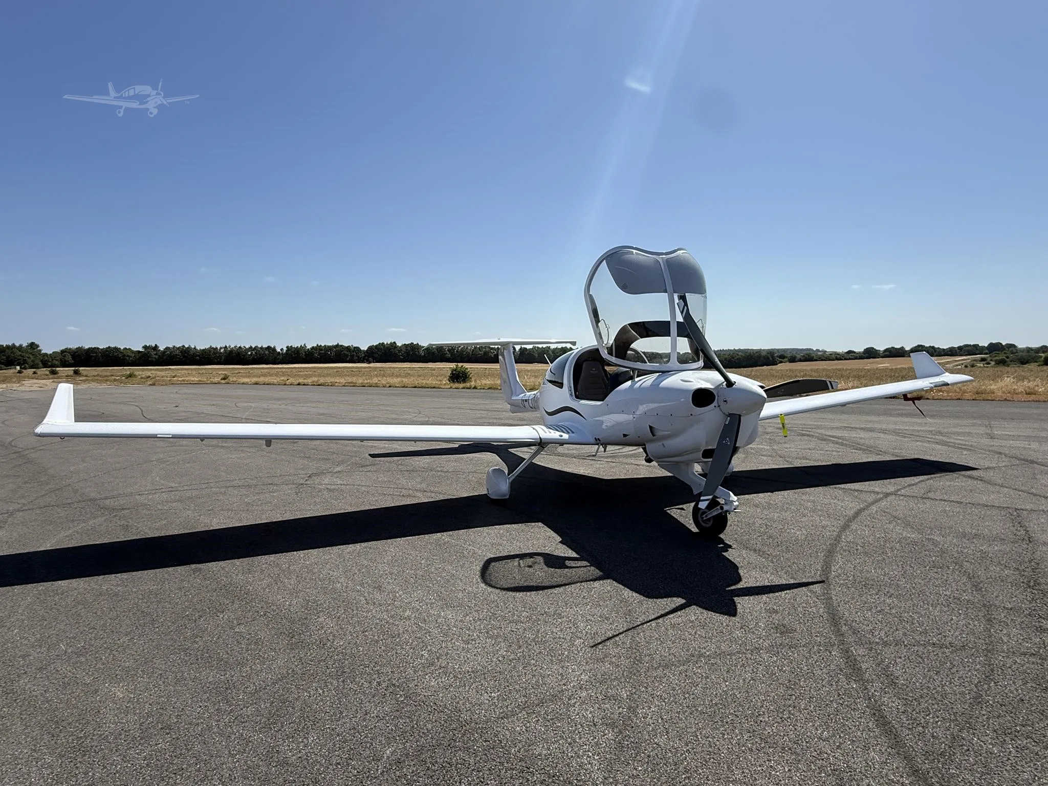 Exterior view of a 2021 DIAMOND DA40 NG, G-LDGH.