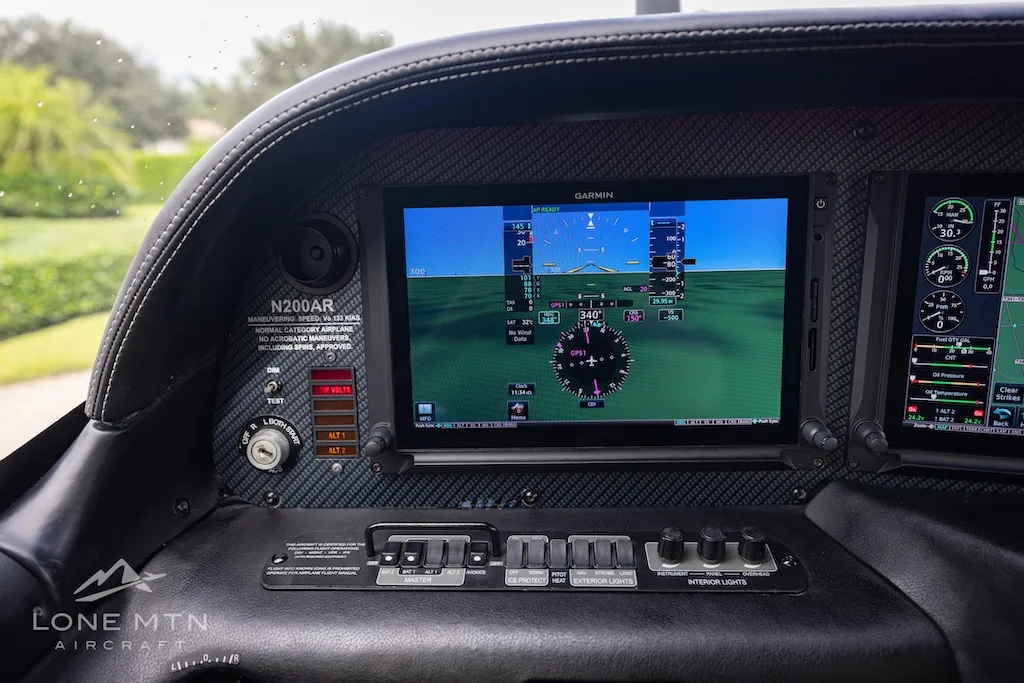 Avionics suite of a 2004 Cirrus SR22 G2 GTS.