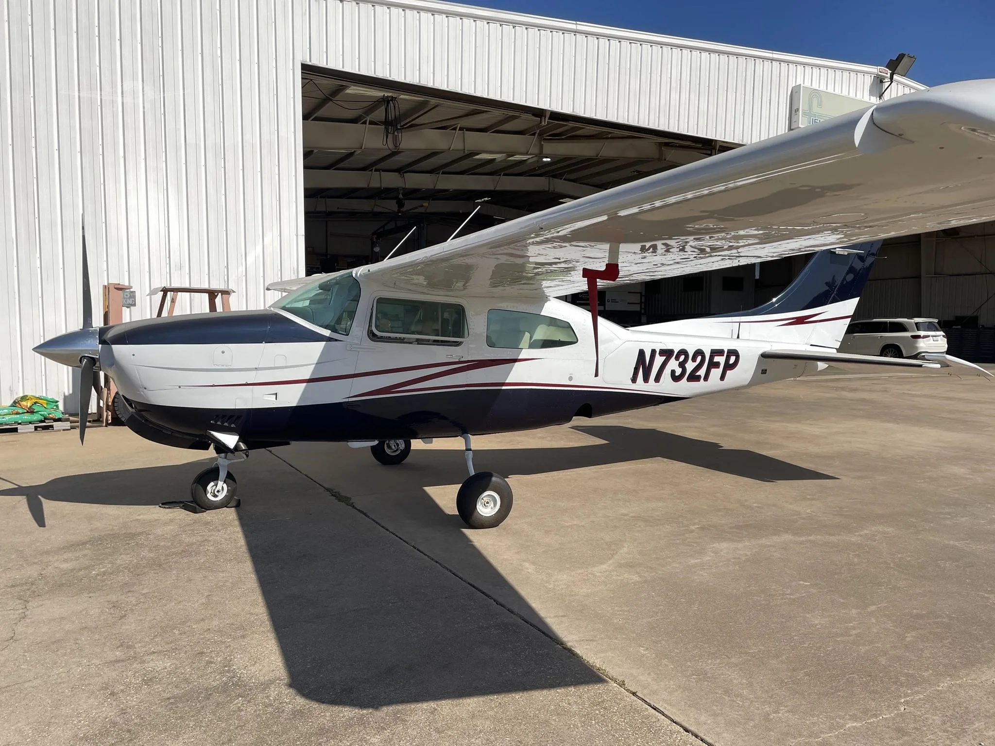 Exterior view of a 1976 CESSNA 210L, N732FP.