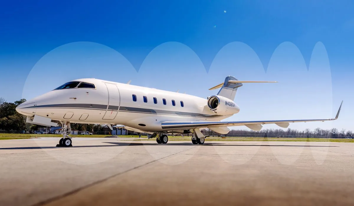 Exterior view of a 2010 Bombardier Challenger 300, N622N.