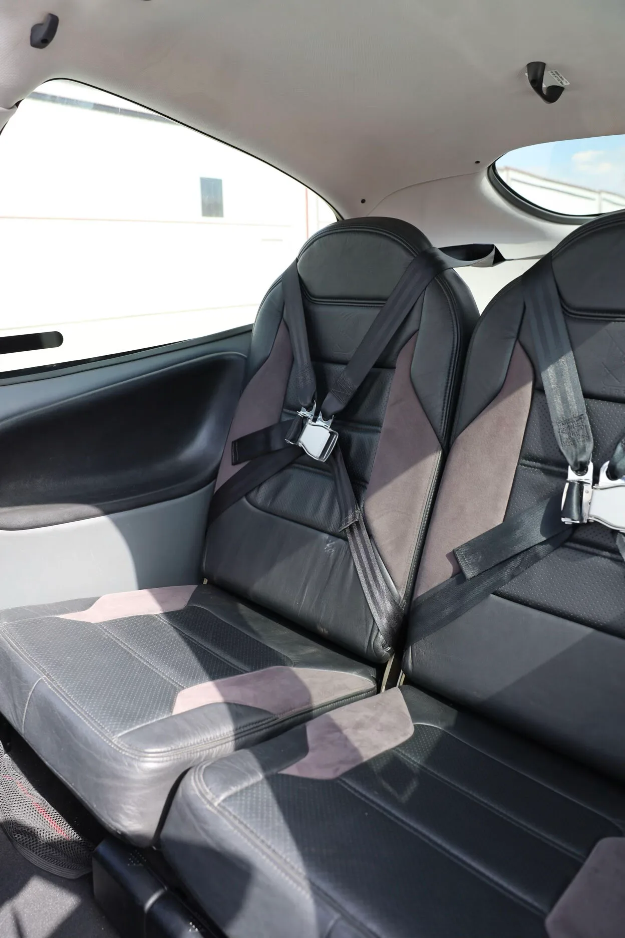 Cabin interior of a 2010 Cirrus SR22-G3 Turbo GTS.
