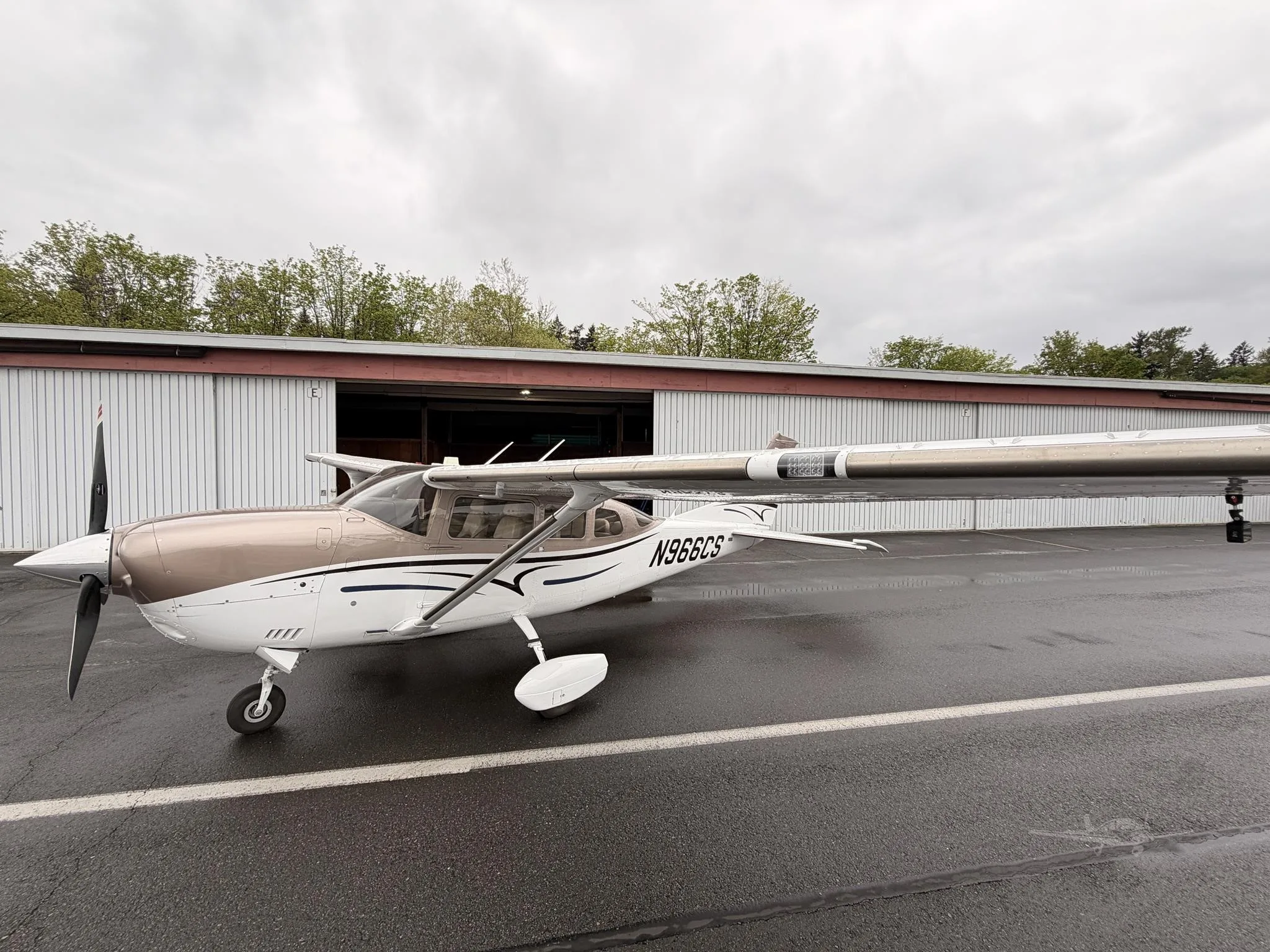 Exterior view of a 2012 CESSNA TURBO 206H STATIONAIR, N966CS.