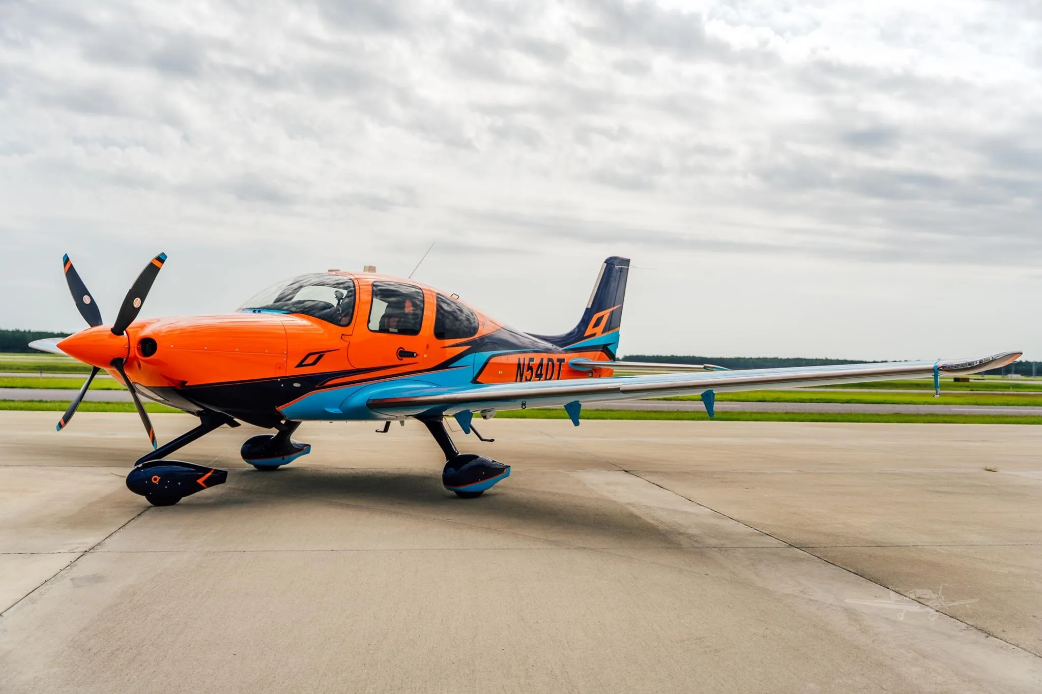 Exterior view of a 2023 CIRRUS SR22-G6 TURBO, N54DT.