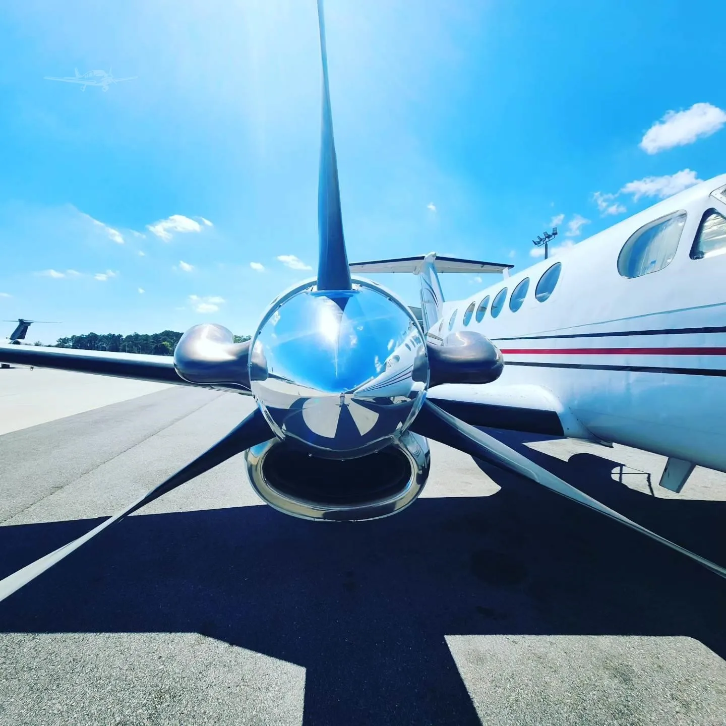 Exterior view of a 1980 BEECHCRAFT KING AIR 200, N54TK.