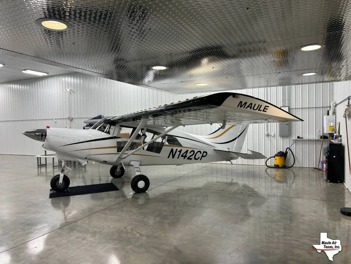 Exterior view of a 2002 Maule MT-7-260 Super Rocket.