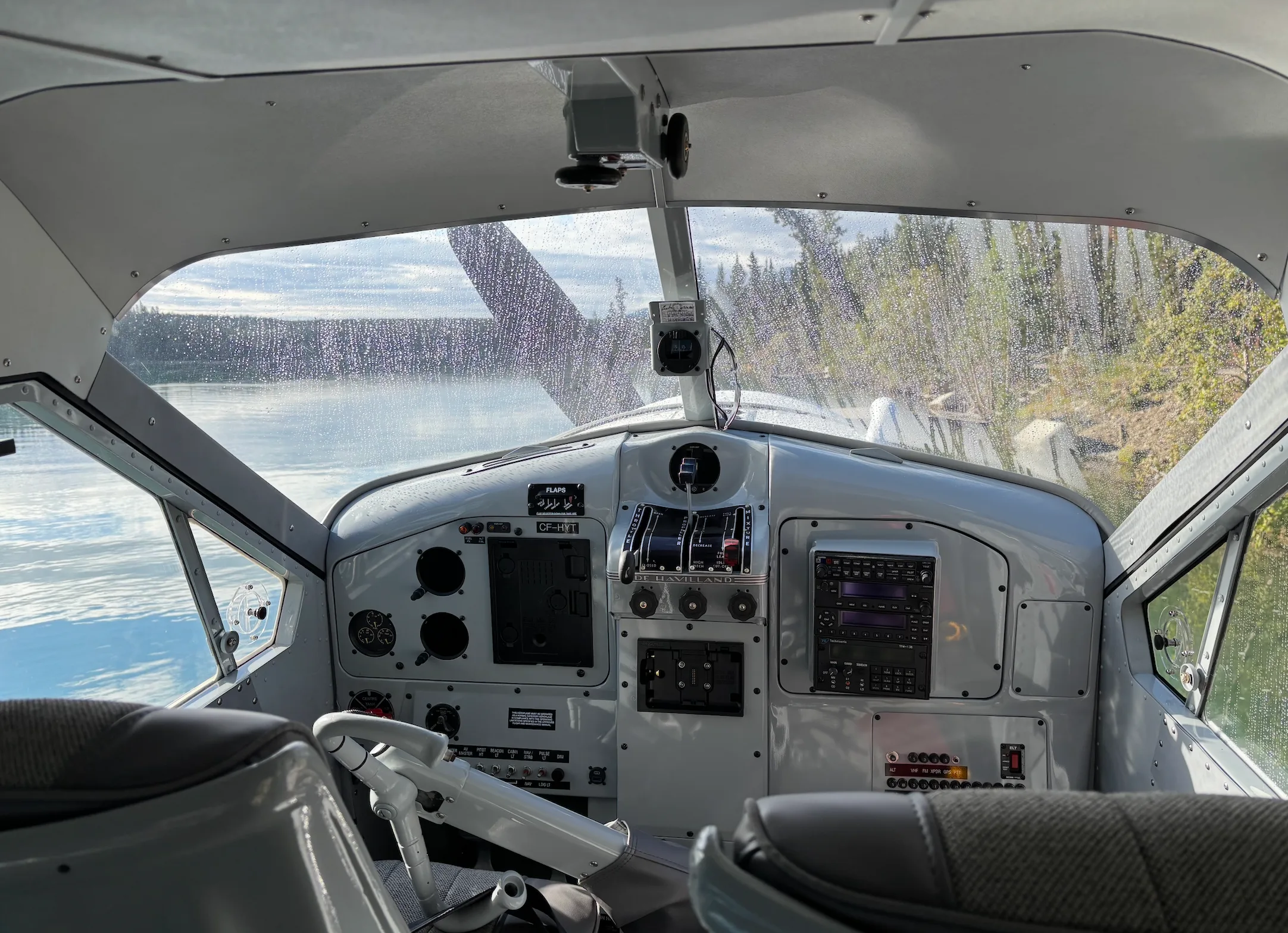 Cockpit and instrument panel of a 1952 de Havilland DHC-2 MK.I.