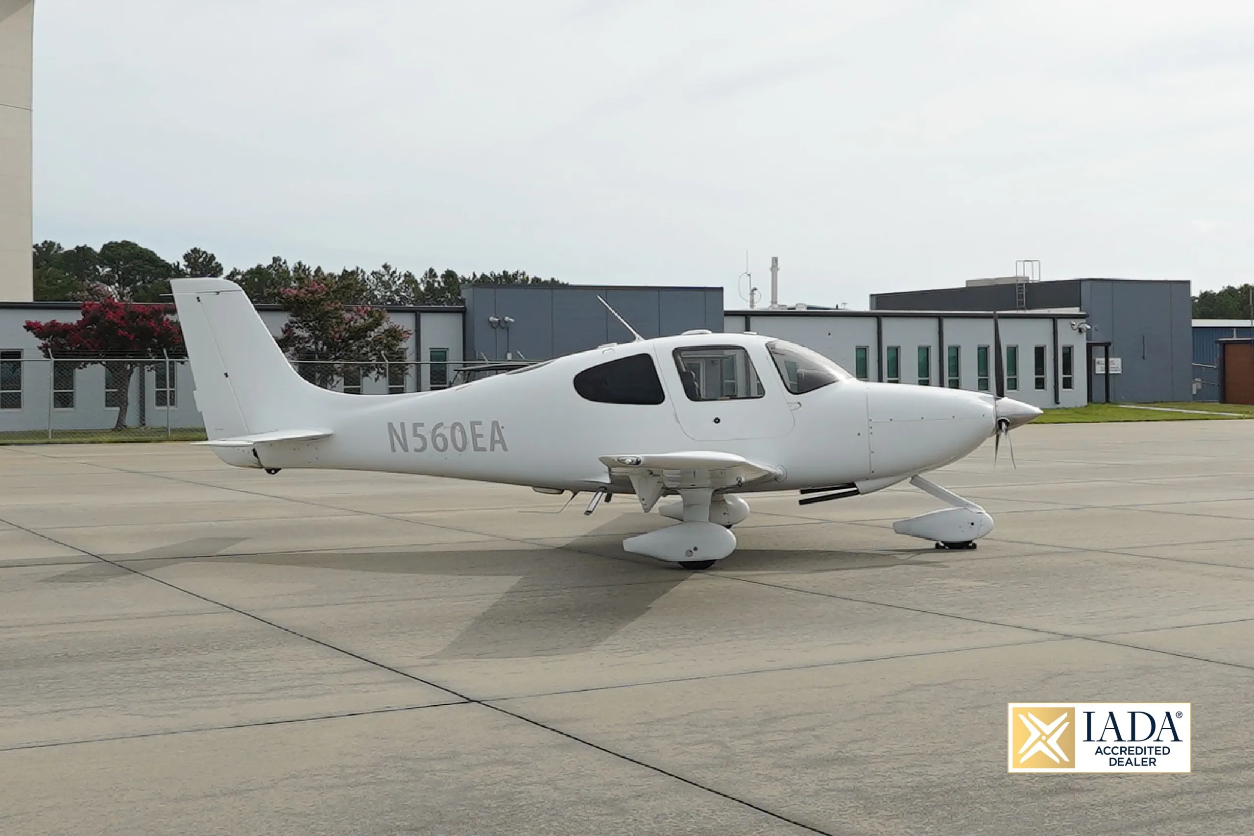 Cockpit and instrument panel of a 2005 Cirrus SR20 G2.