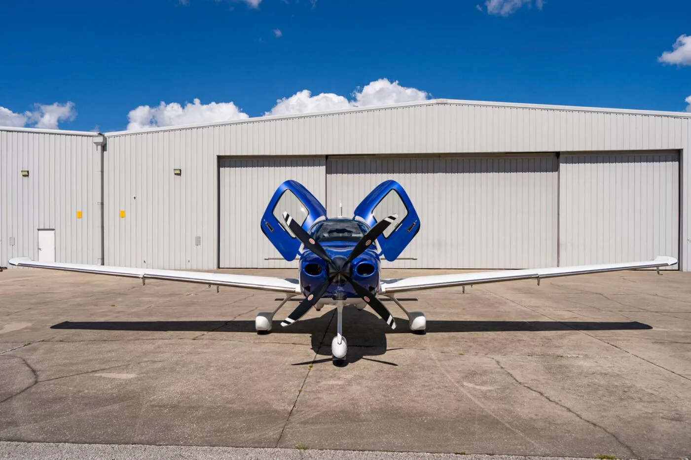 Exterior view of a 2025 Cirrus SR22T.